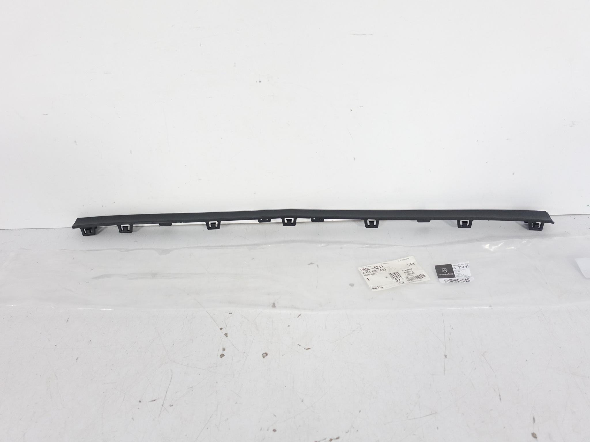 MERCEDES GLC II X254 AMG LINE 22- moulding cap central W bumper front