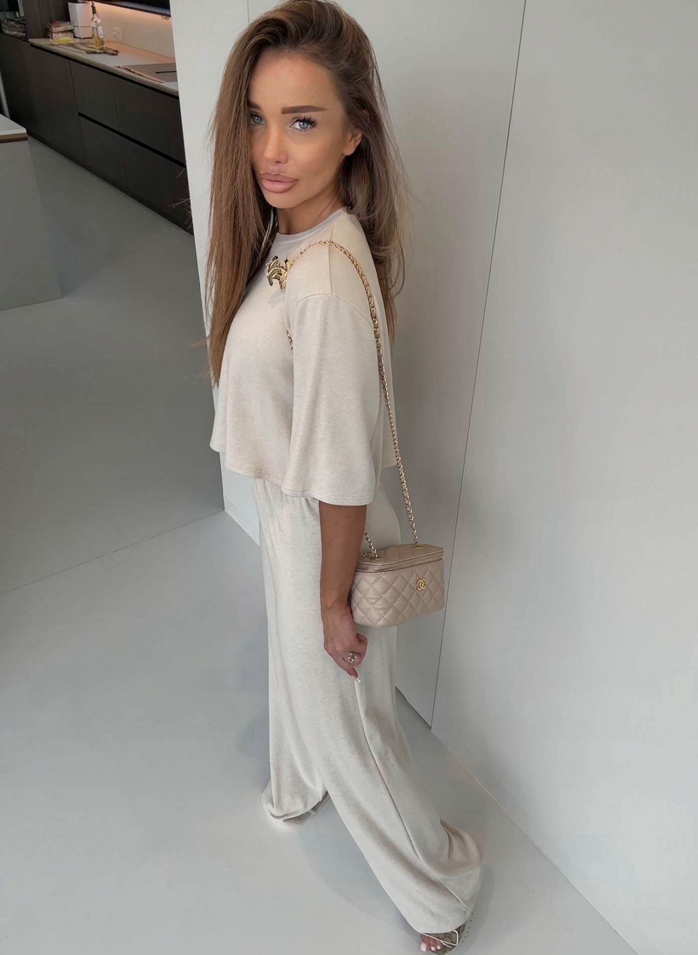 Dámský komplet tričko crop top široké kalhoty Světle béžová Agatha Studio