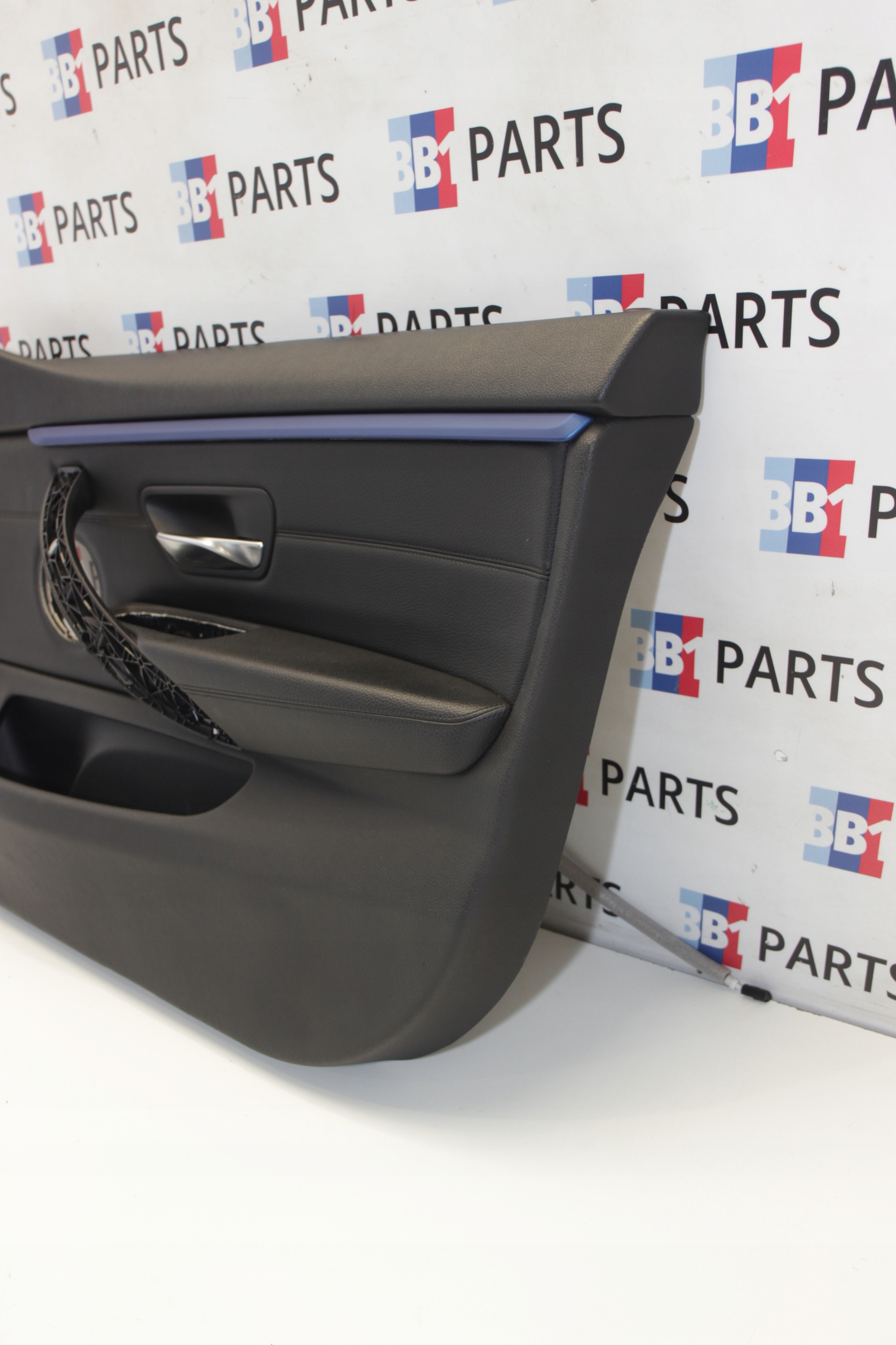 BMW F36 side right front front black leather DAKOTA