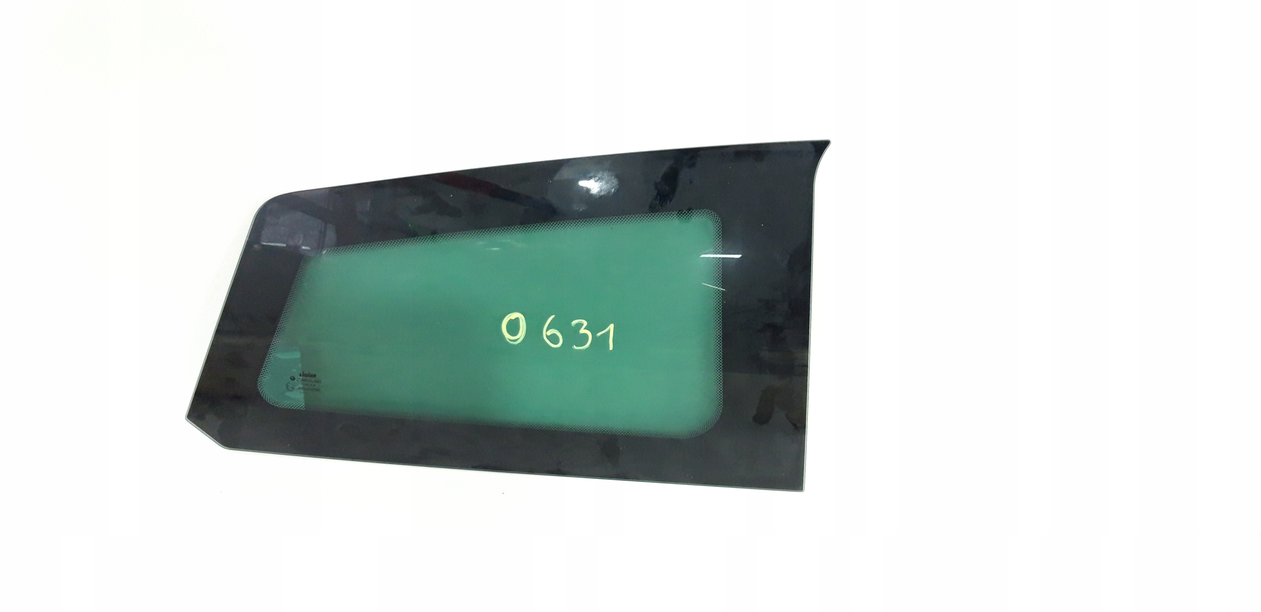 0631 - БОКОВОЕ СТЕКЛО КУЗОВА LIGIER JS50L СПРАВА