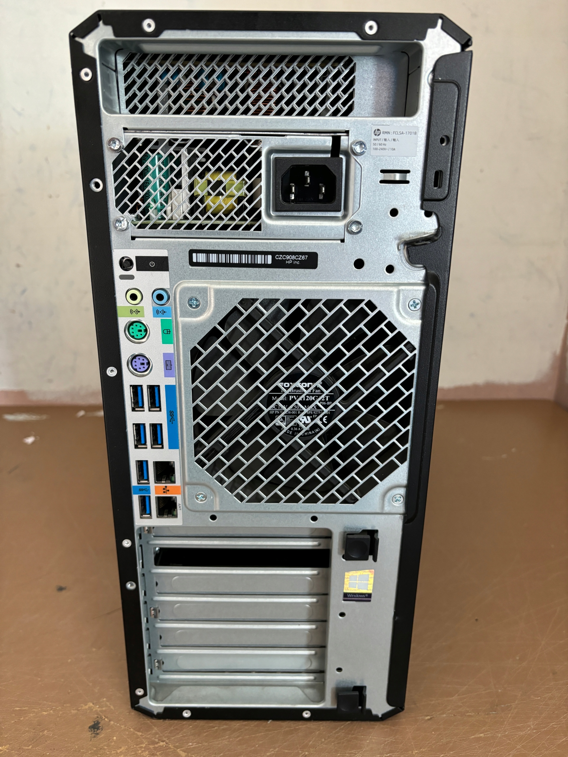 STACJA ROBOCZA HP Z4 XEON W-2125 / BRAK RAM / BRAK SSD / BRAK GRAFIKA Model procesora Intel Xeon