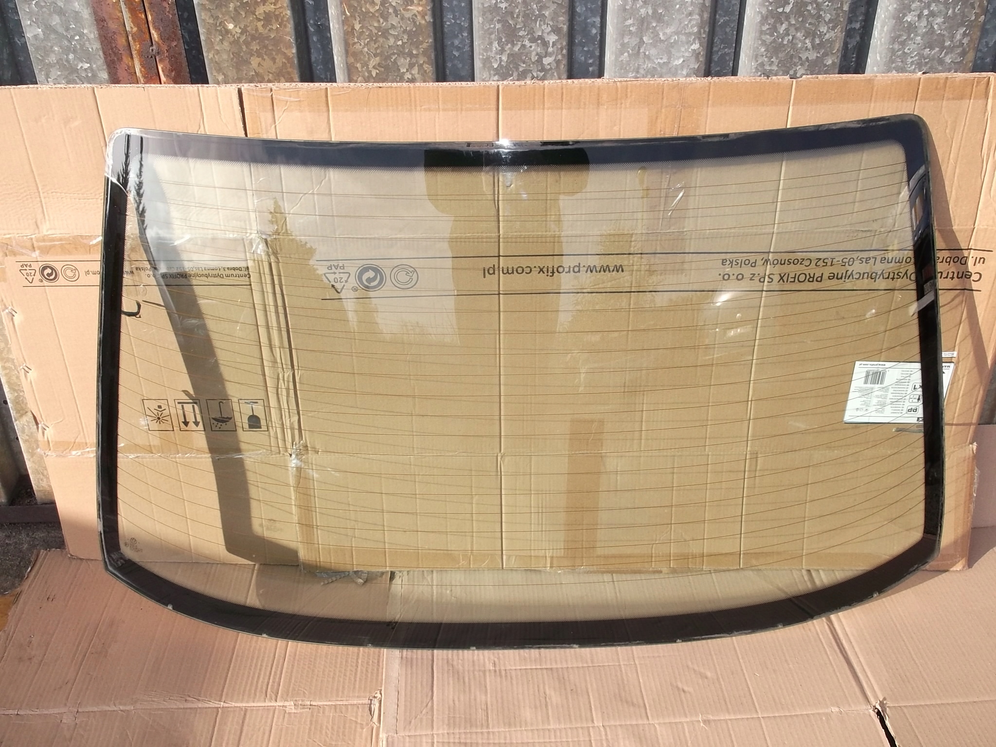 Скло заднє зд BMW 5 E34 седан