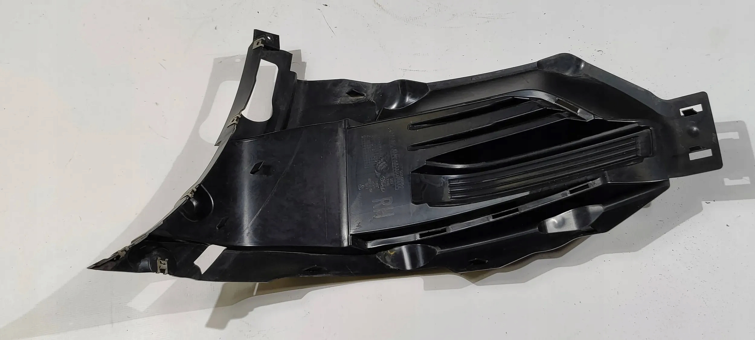 grille spoiler fog lights right Ford Explorer 2020