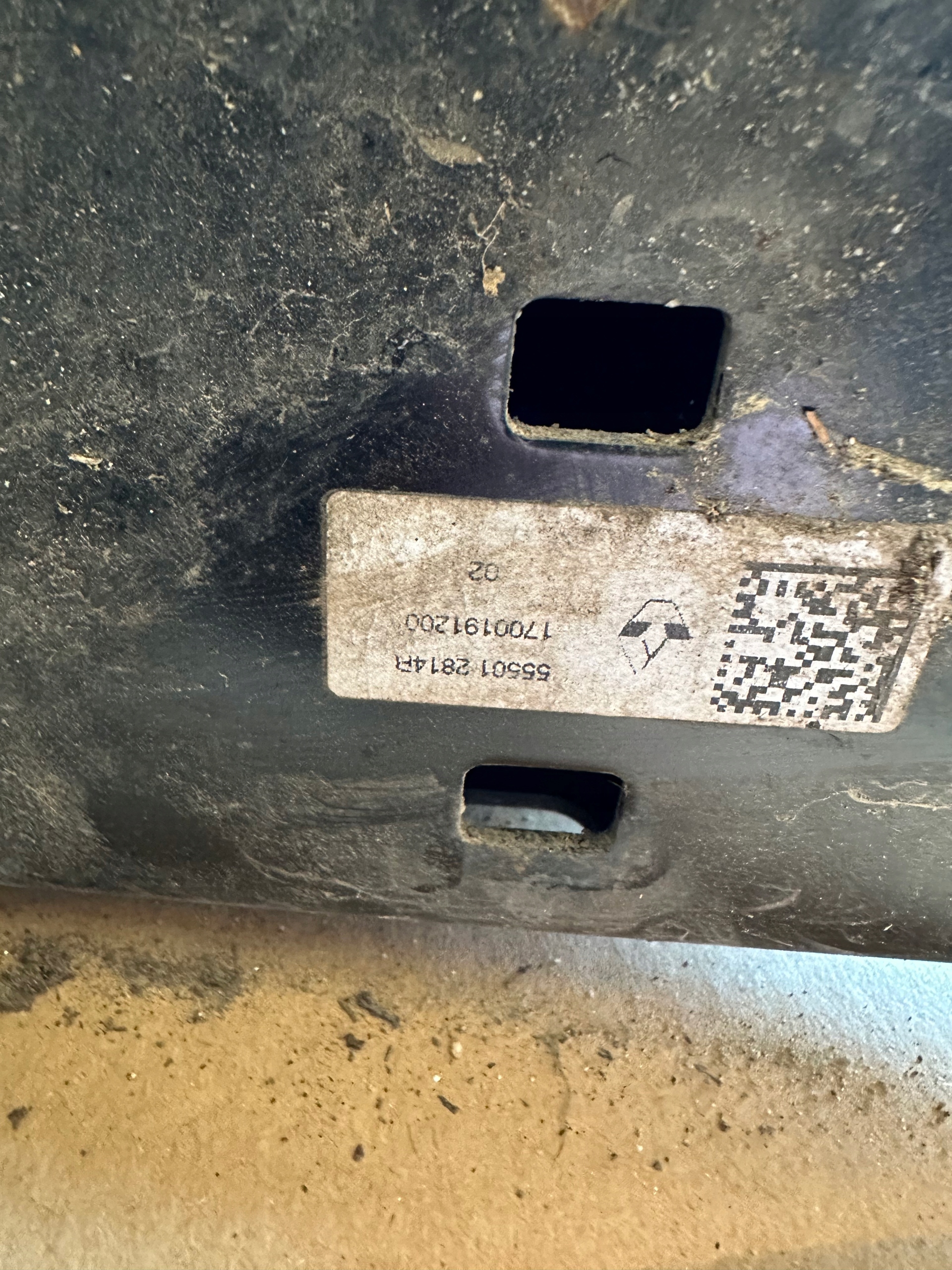 RENAULT CAPTUR II HYBYRDA RECHTS SCHENKEL HECK QUERLENKER