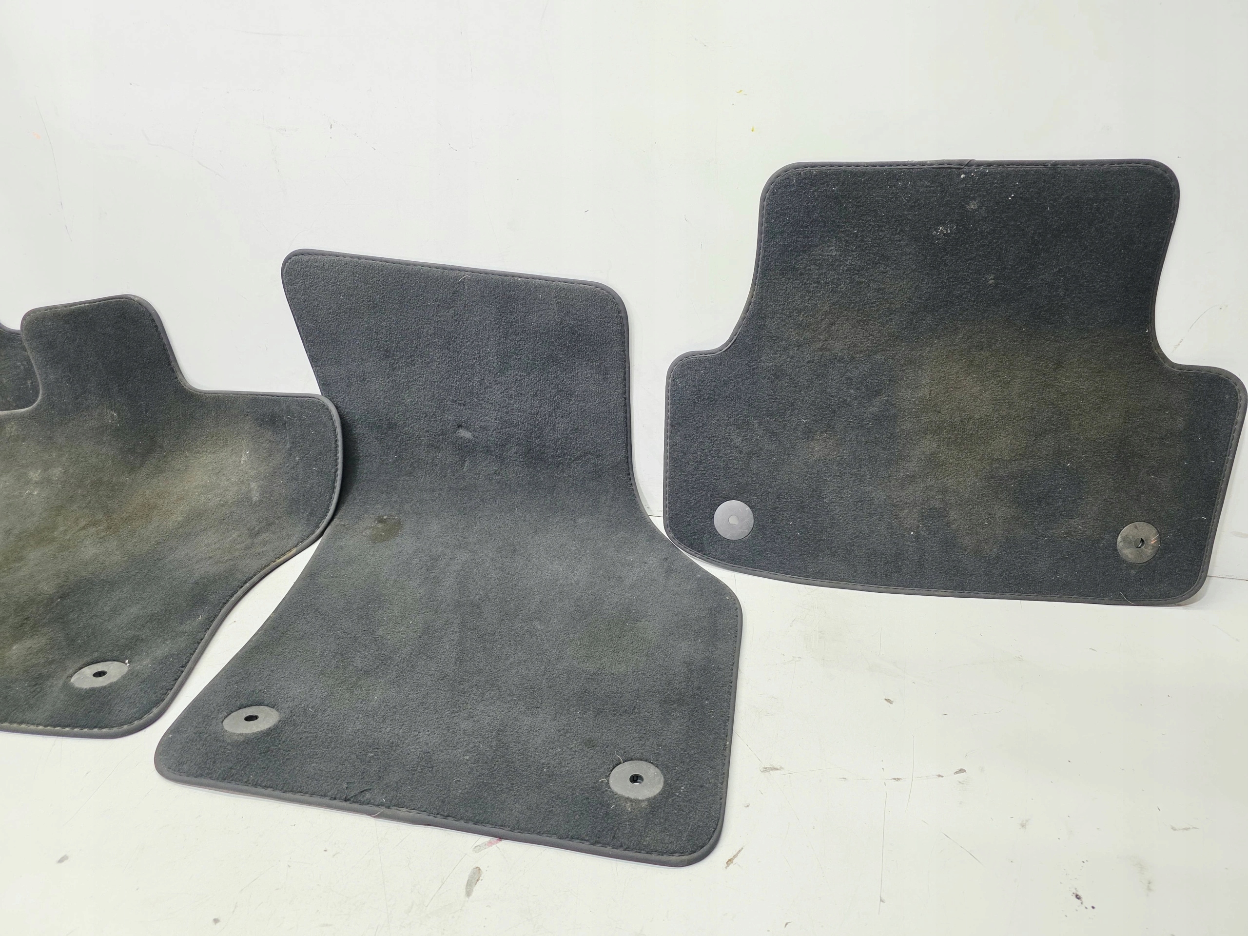 carpet mats MATERIAL WELUR AUDI A3 8V 8V1864435 8V1864436 QA5