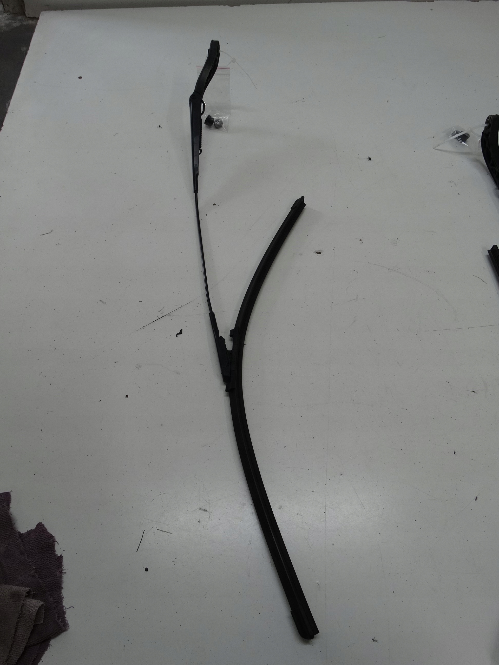 wiper arm left MERCEDES W169 A1698200140