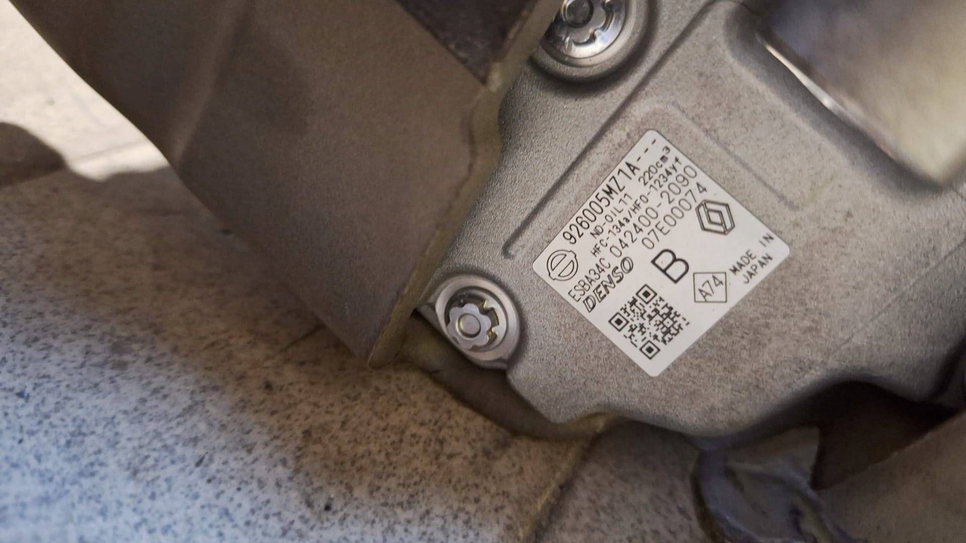 compressor of the air conditioning Renault Megane E-Tech 926005MZ1A as new
