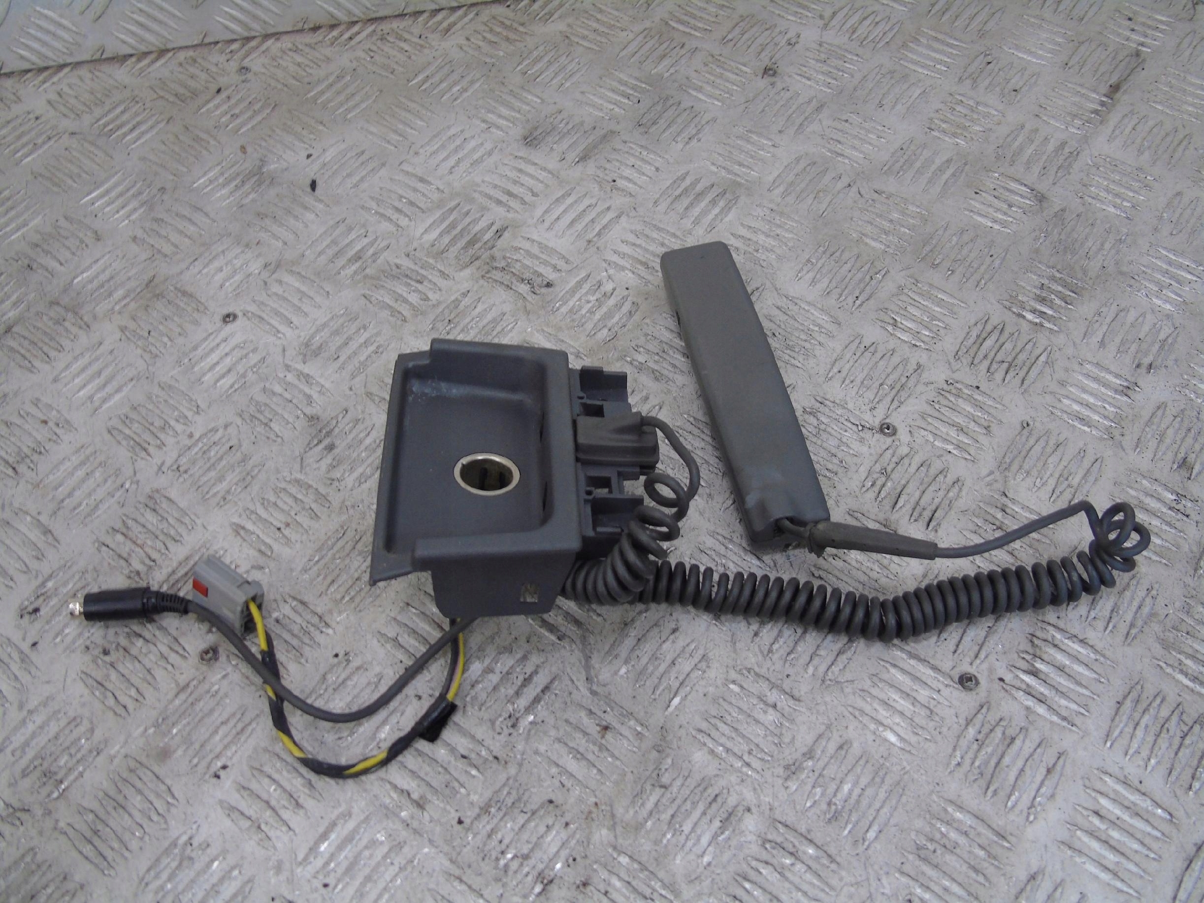 VOLVO S80 I GNIAZDO ZAPALNICZKI TELEFON 9168129