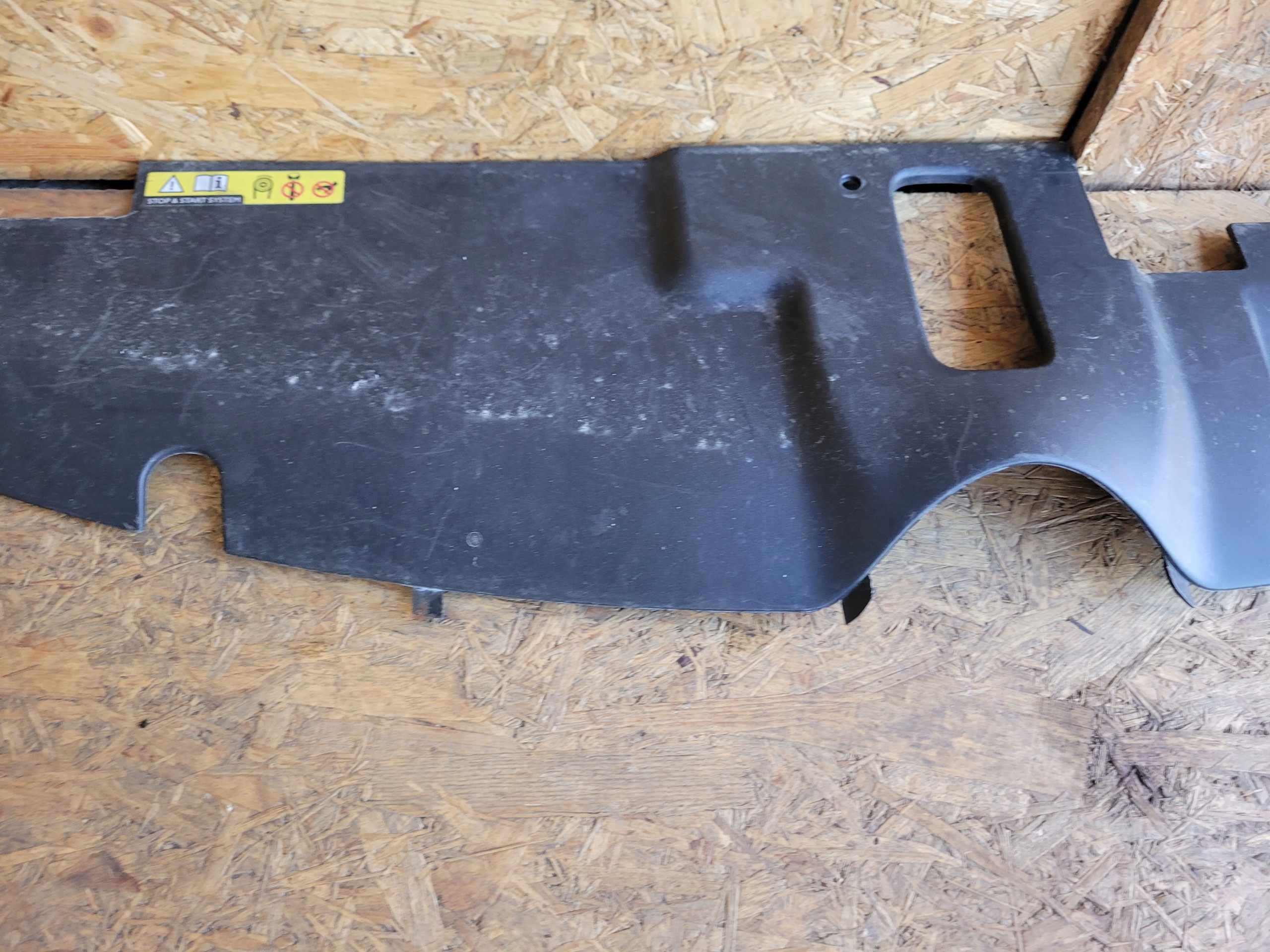 kryt stěny předek CITROEN C4 PICASSO II 9676038577