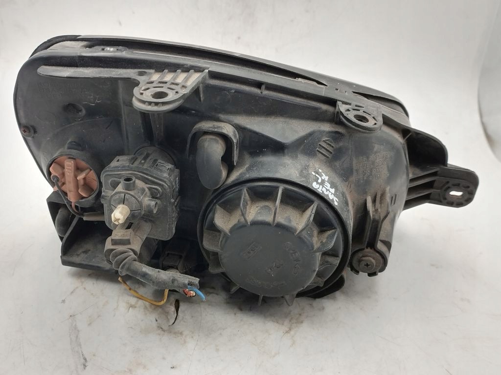 Hyundai Santa Fe and light left front front