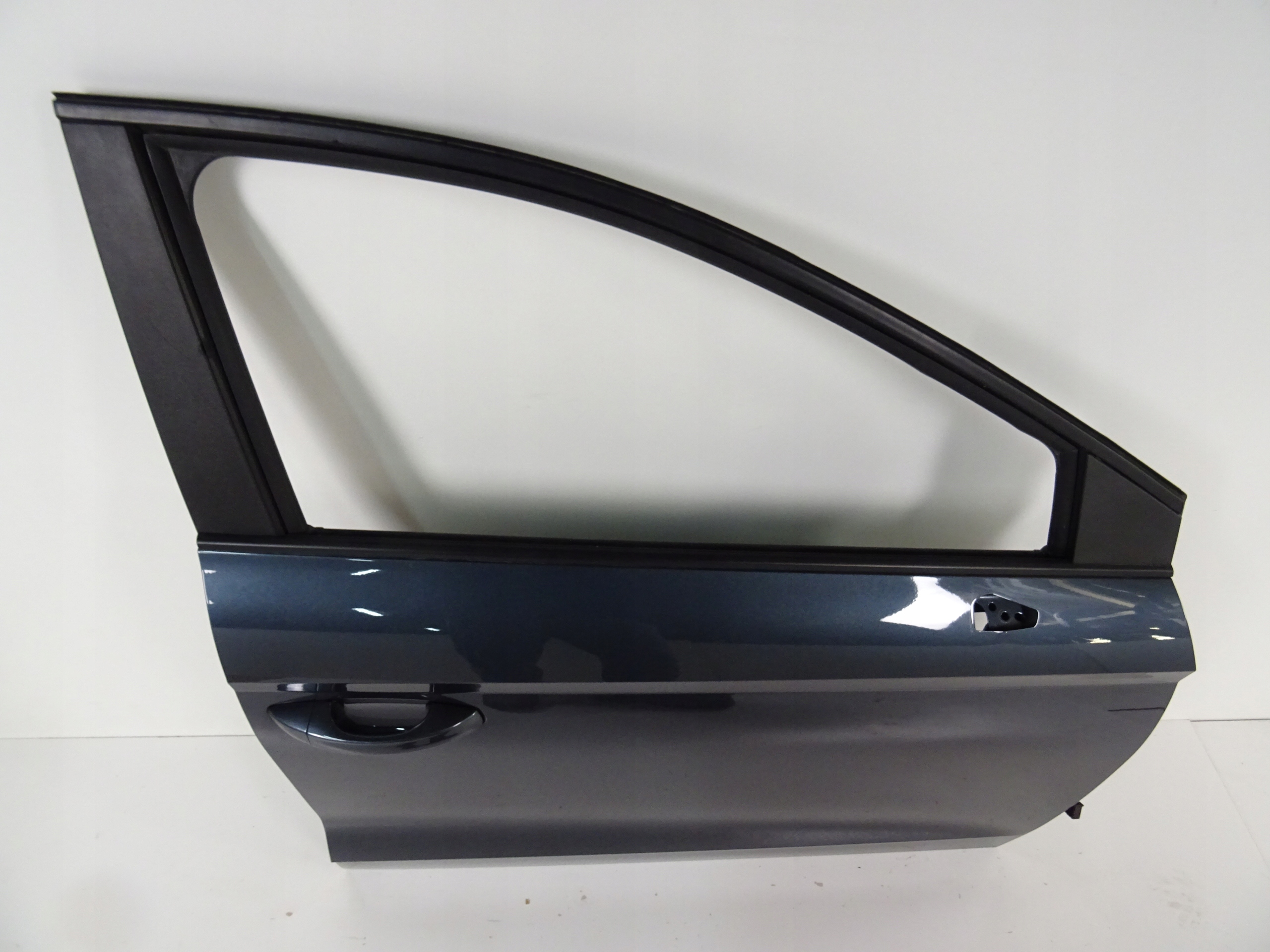 SEAT IBIZA V 6F DRZWI PRAWE PRZÓD PERŁA 2020 Strona zabudowy przód - lewa