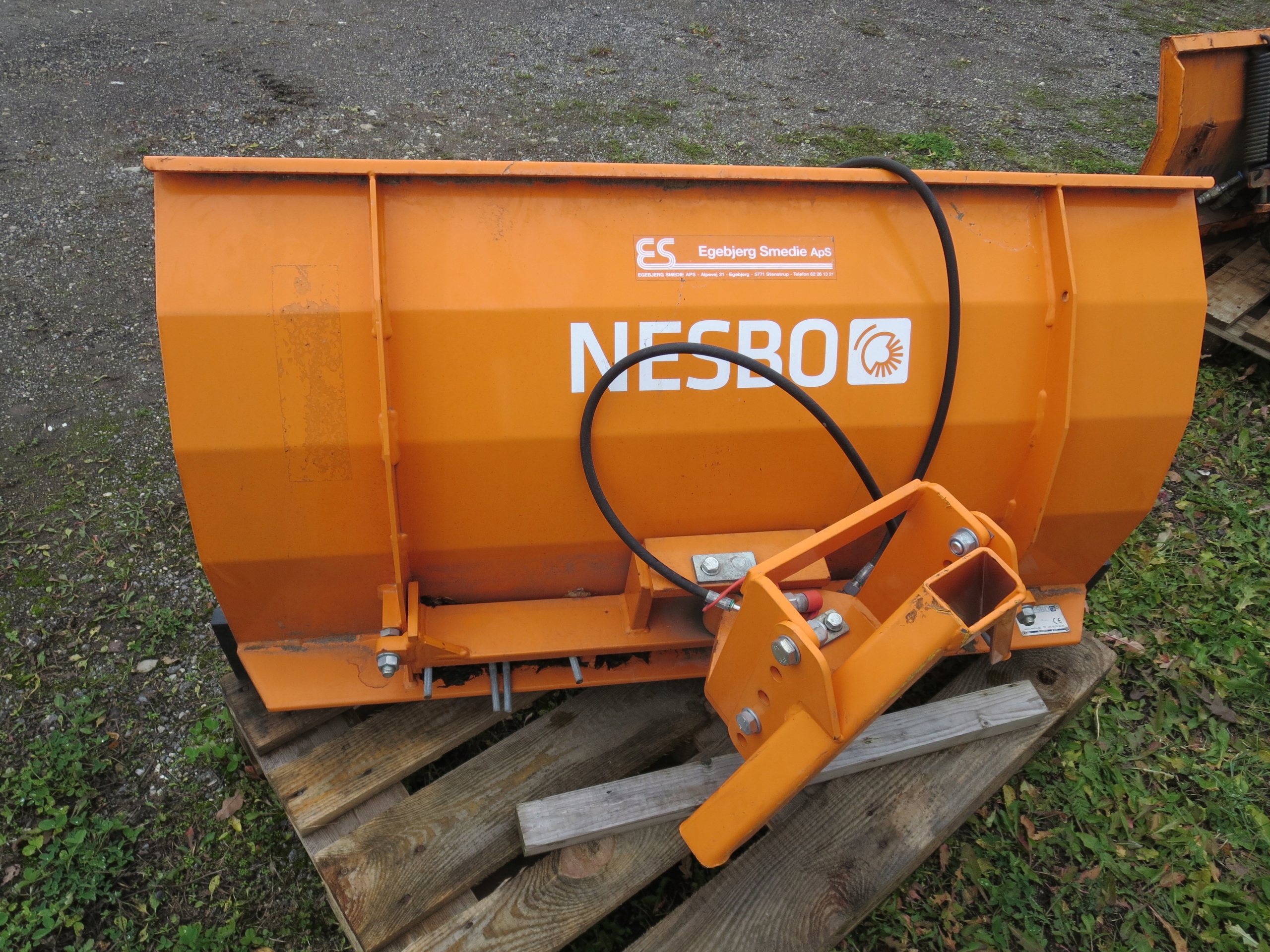 PŁUG DO ŚNIEGU NESBO 130CM STEROWANY JAK NOWY Kod producenta ps1300