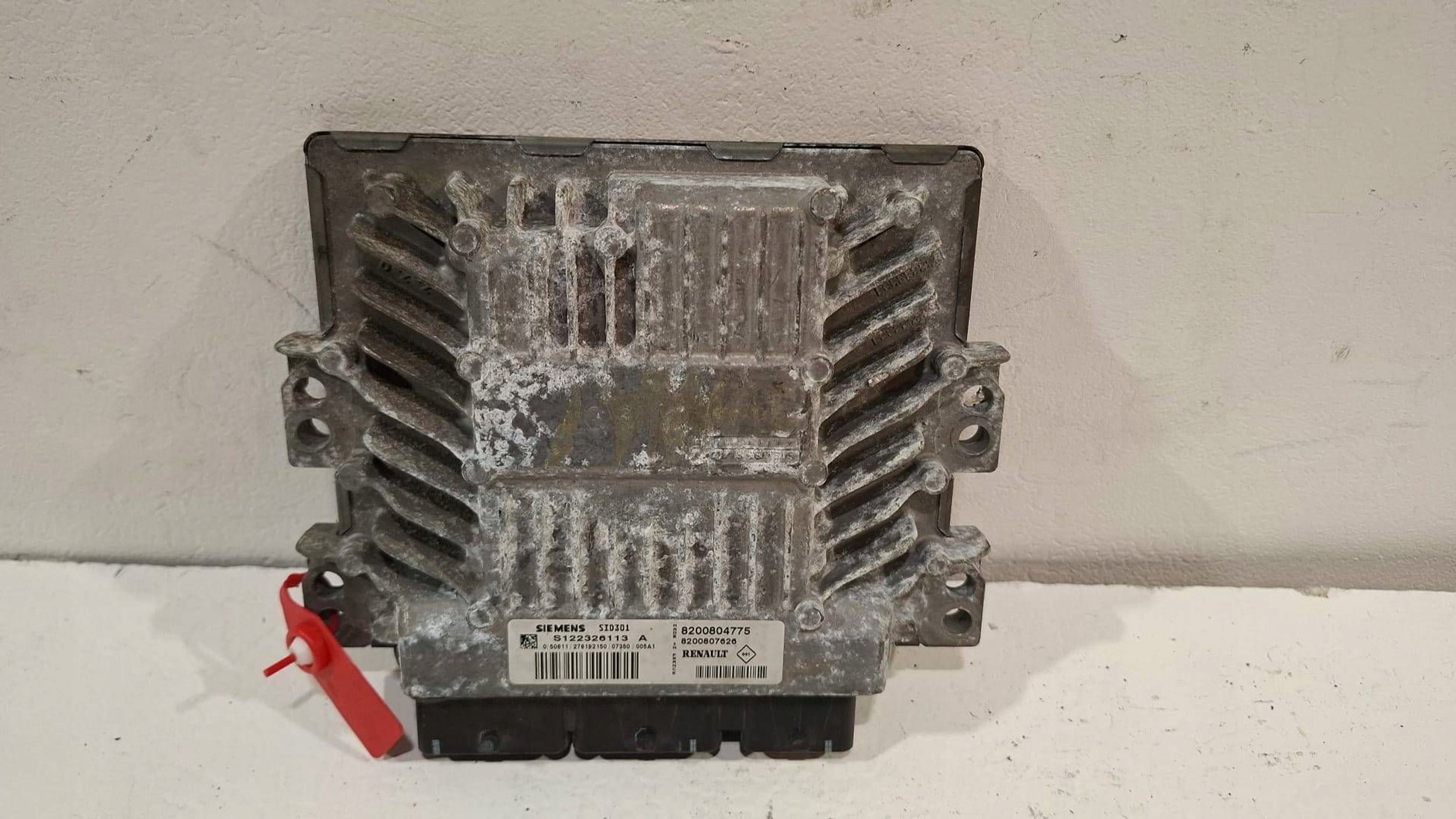 control unit of the engine computer 8200804775 Renault 1.5 DCI