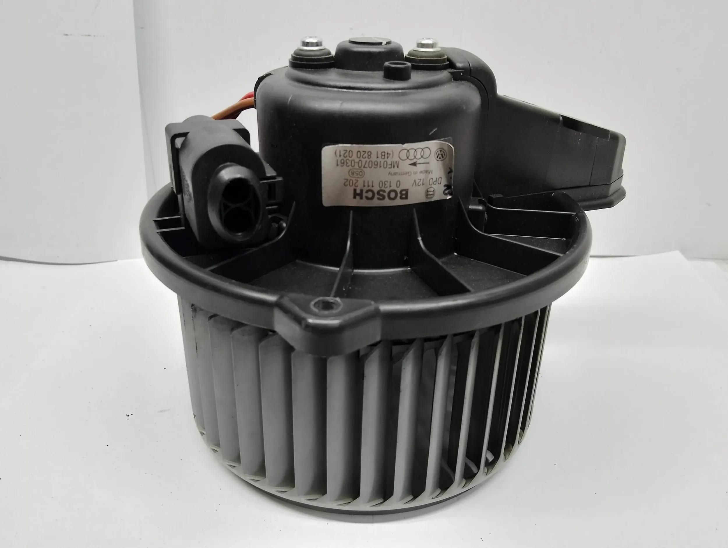 Lüfter dmuchawa des lüfters Audi A6 C5 0130111202 4B1830021