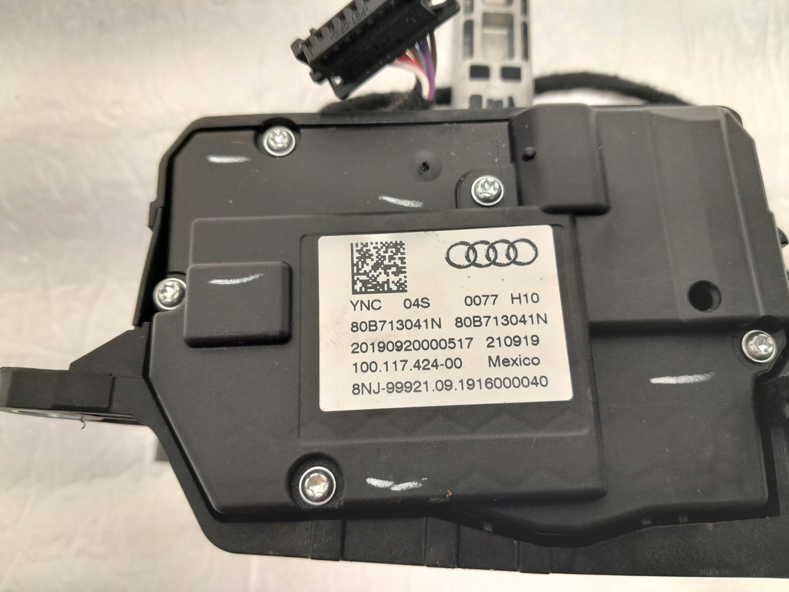 AUDI Q5 80A trim changes of the gear 80B713041N