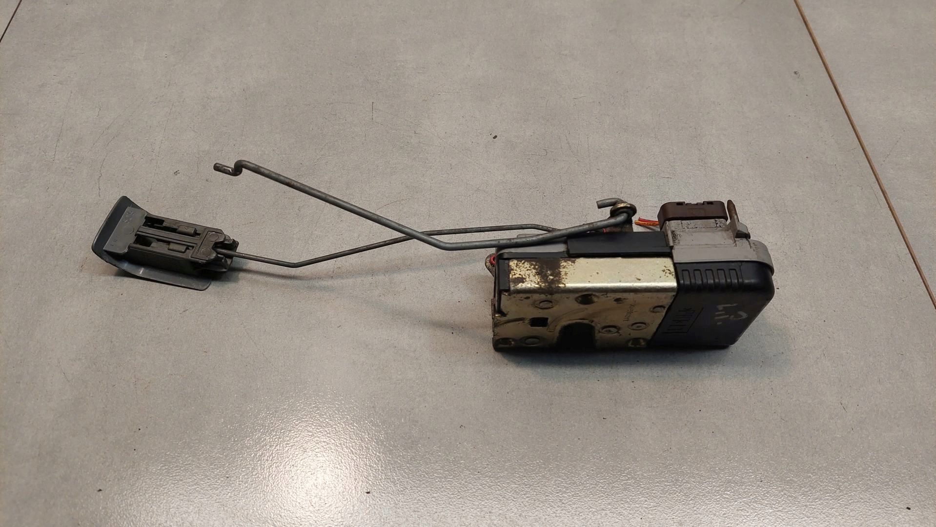 lock door left front FIAT ULYSSE and 6 PIN