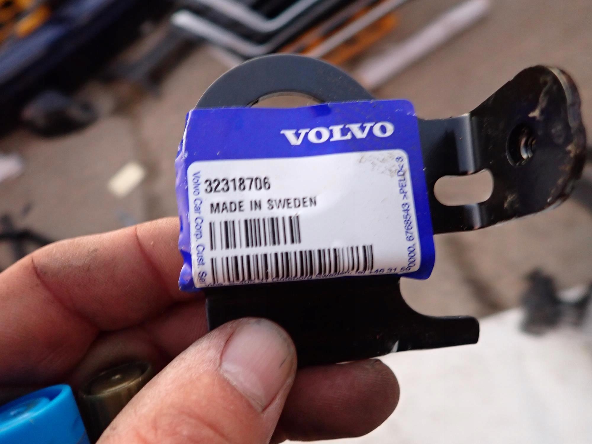 VOLVO XC60 II 17- Console Support plaque Aile Gauche 32318706