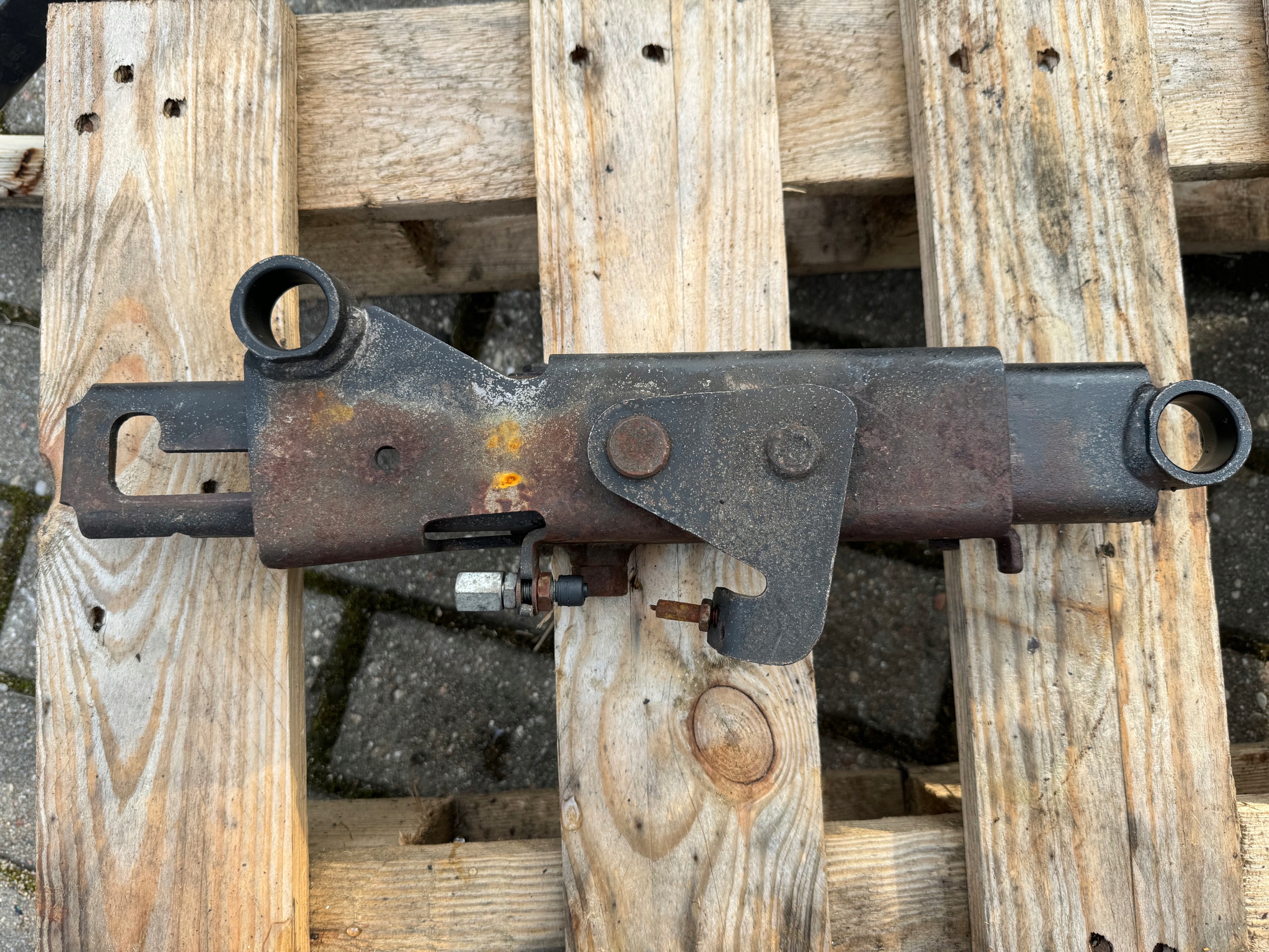 ZAMEK WYWROTU KABINY MERCEDES ATEGO AXOR