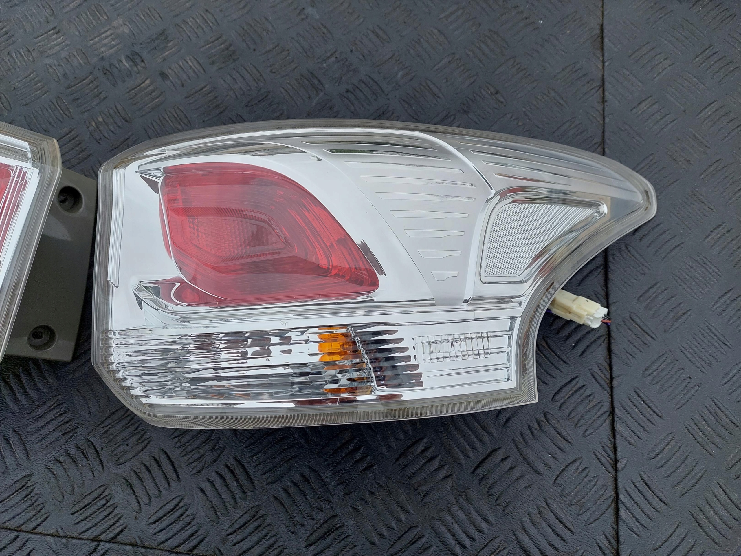 light rear part right rear right MITSUBISHI OUTLANDER 3 III
