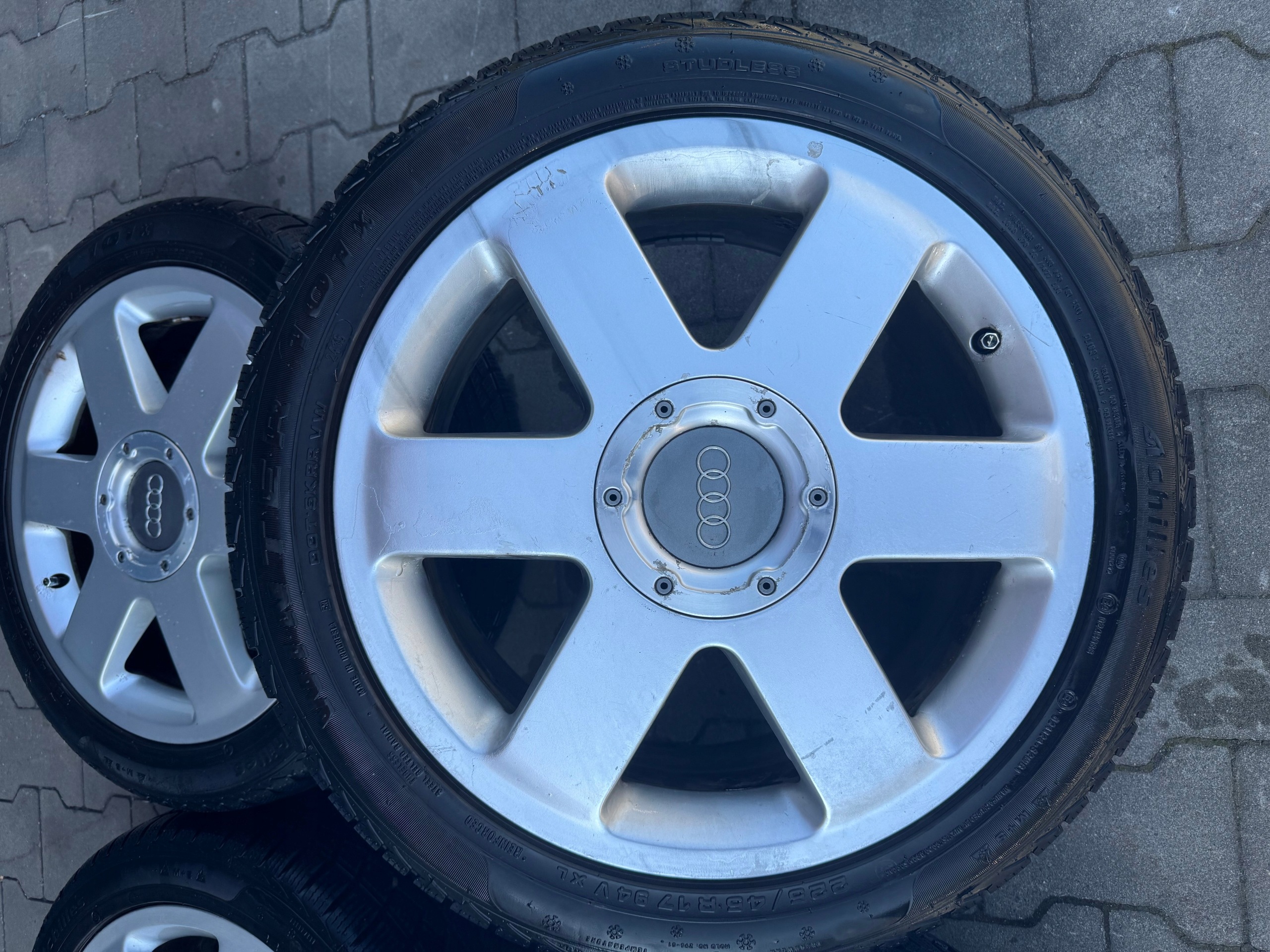 disc KOMPLET Audi TT 7.5" x 17" 5x100 ET 32 original PIEKNY pattern tyres