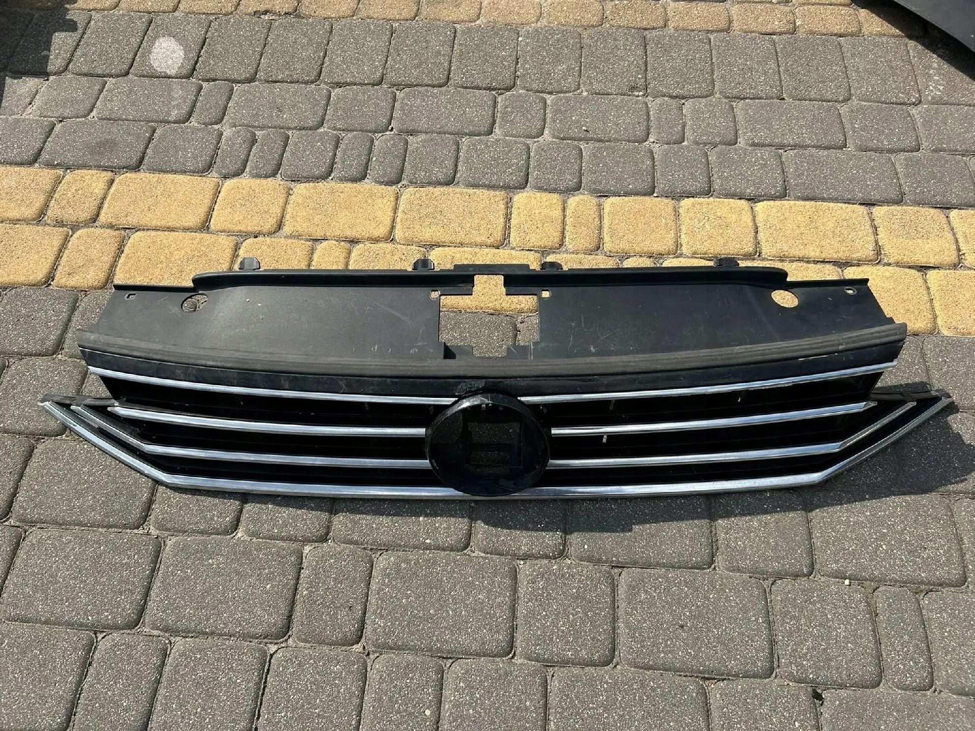 VW Passat B8 Kühlergrill FRONTGRILL Kühlergitter 3G0853651BM - Thumbnail 1