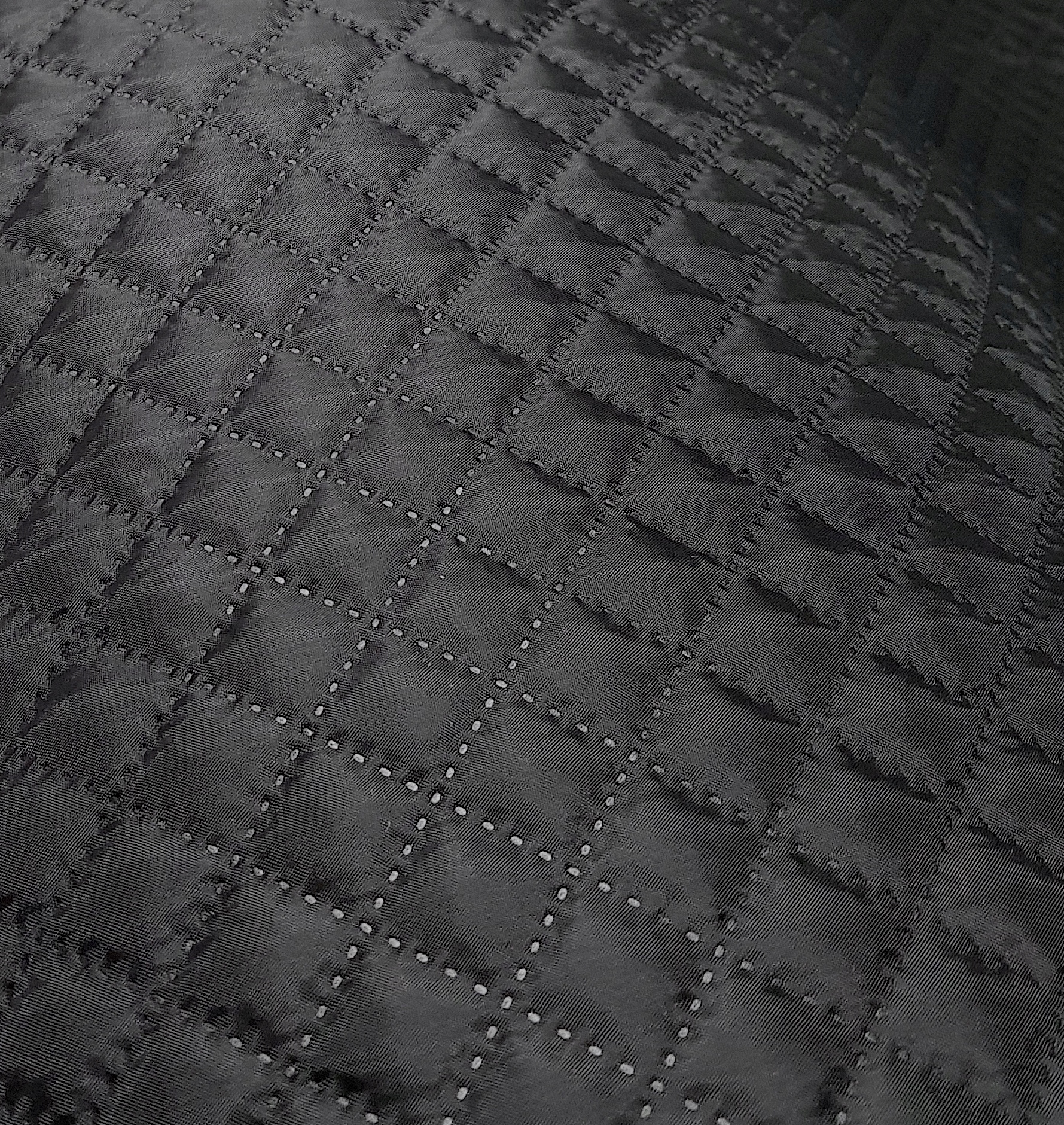 120gr 50 m Černá prošívaná podšívka s kosočtverci 2x2 Podšívka tkaniny pro oděvy