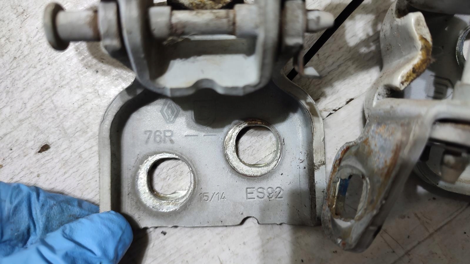zawais door right front Dacia Duster and Lift 14r