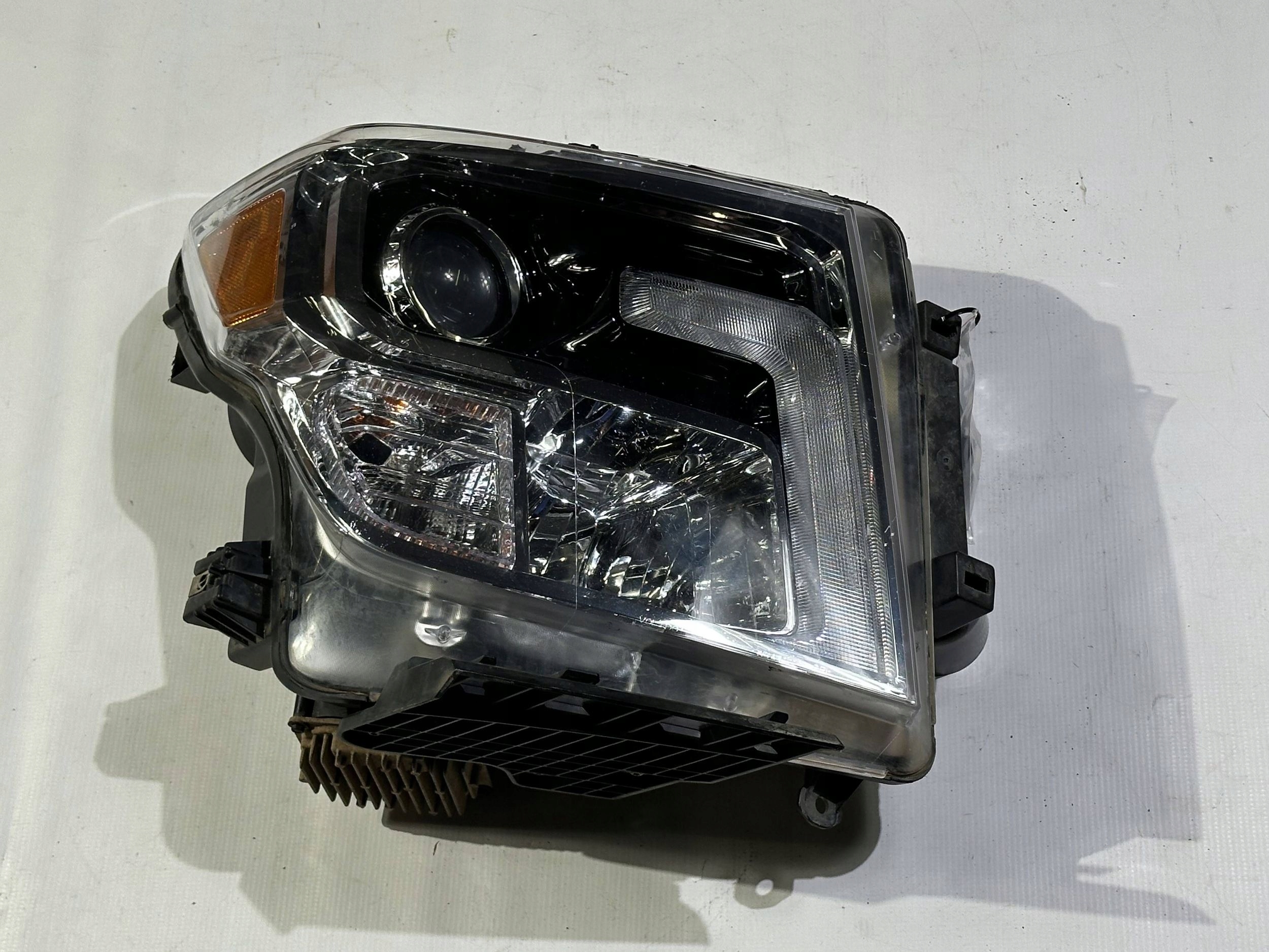light front front right LED Nissan Titan 2016+