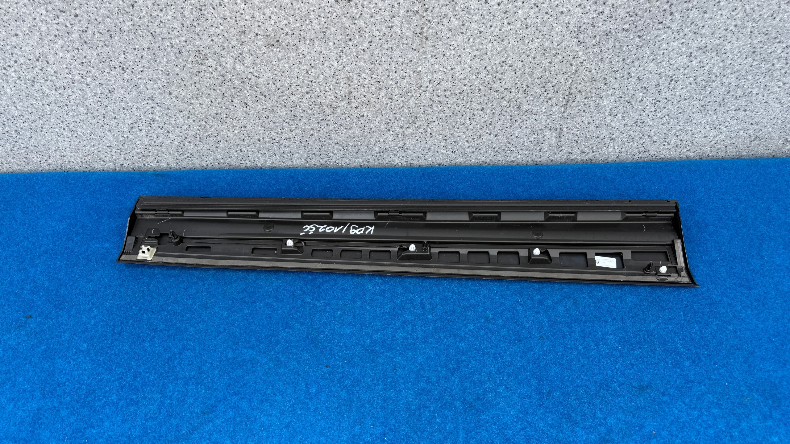 AUDI Q2 81A S-LINE moulding door left front 81A853959B KP9/102SC