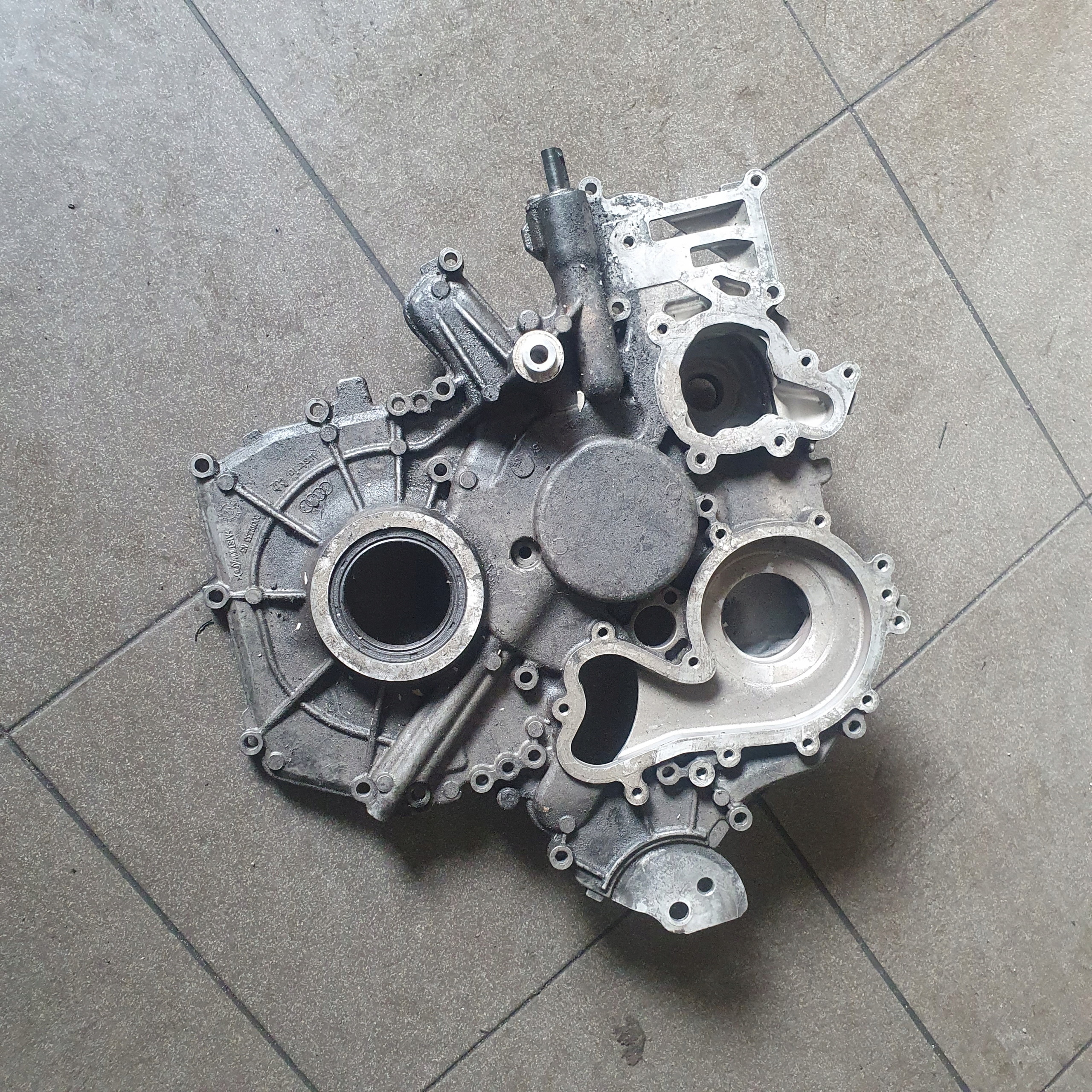 КОРПУС КРИШКА ВАЛУ AUDI 3.0 TDI 059103151CE