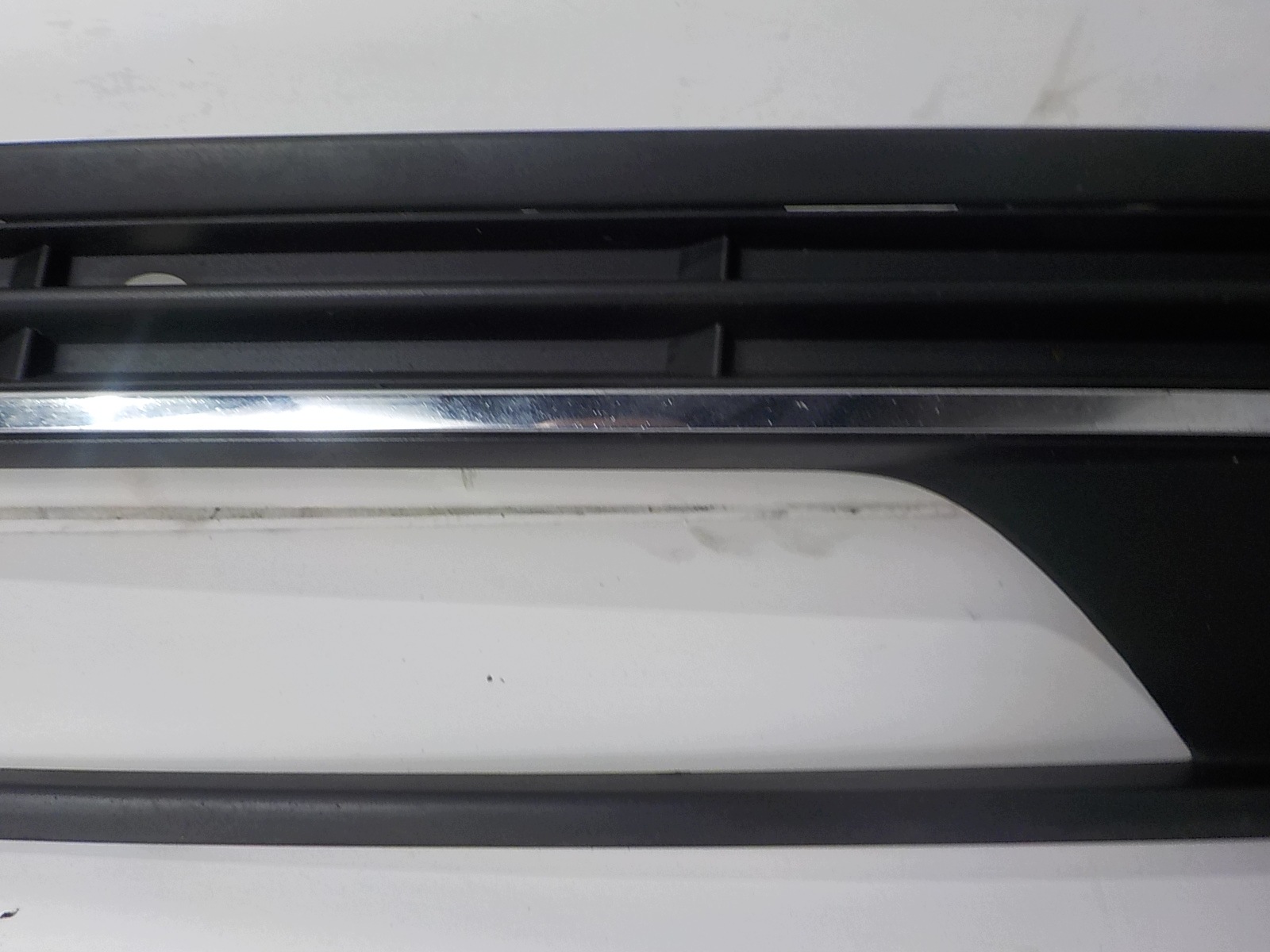 VOLKSWAGEN PASSAT B7 grid grille W bumper left front 3AA853665