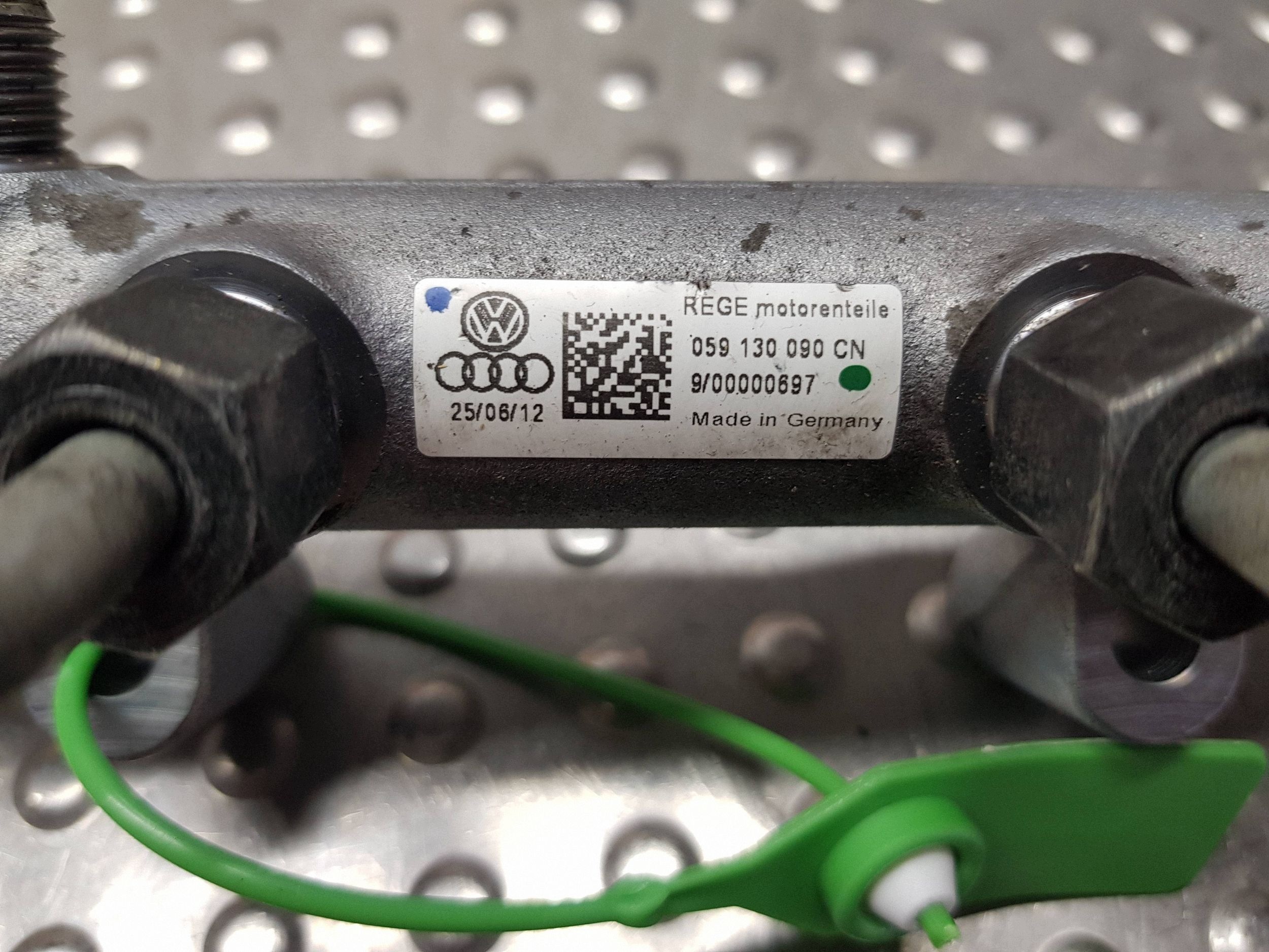 injection ramp right sensor 059130090CN AUDI A4 B8 A5 8T A6 C7 3.0 TDI