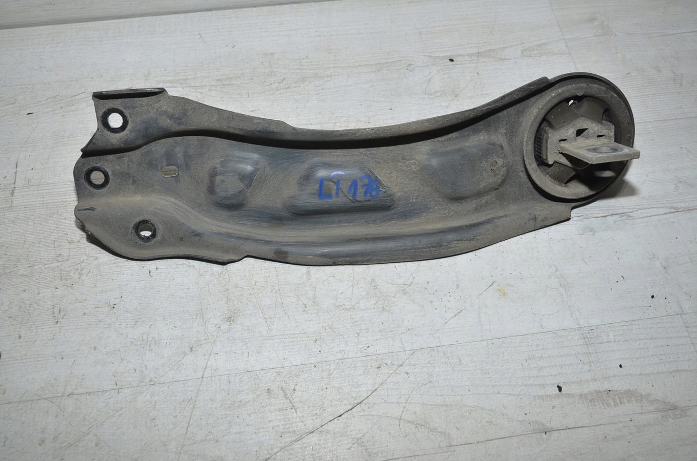 Querlenker links heck Mercedes W176 lift