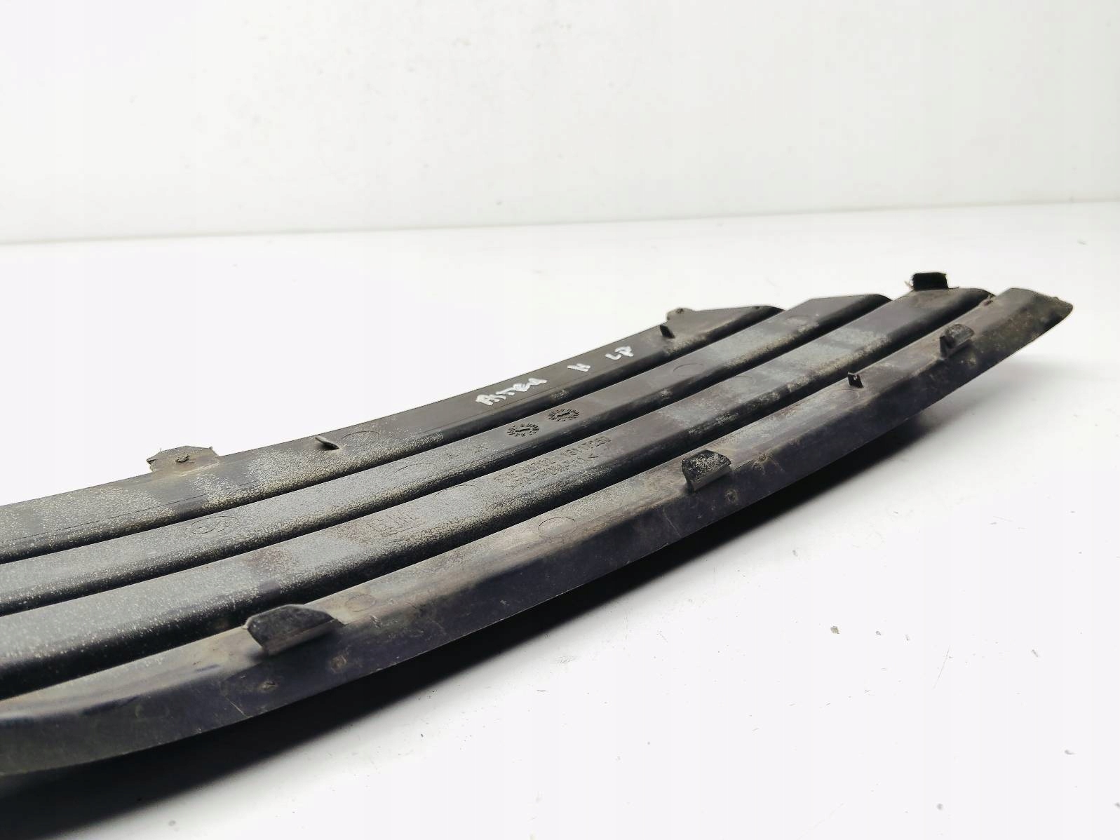 grid of a bumper left front grille Opel Astra H 1.9 CDTI 13117250