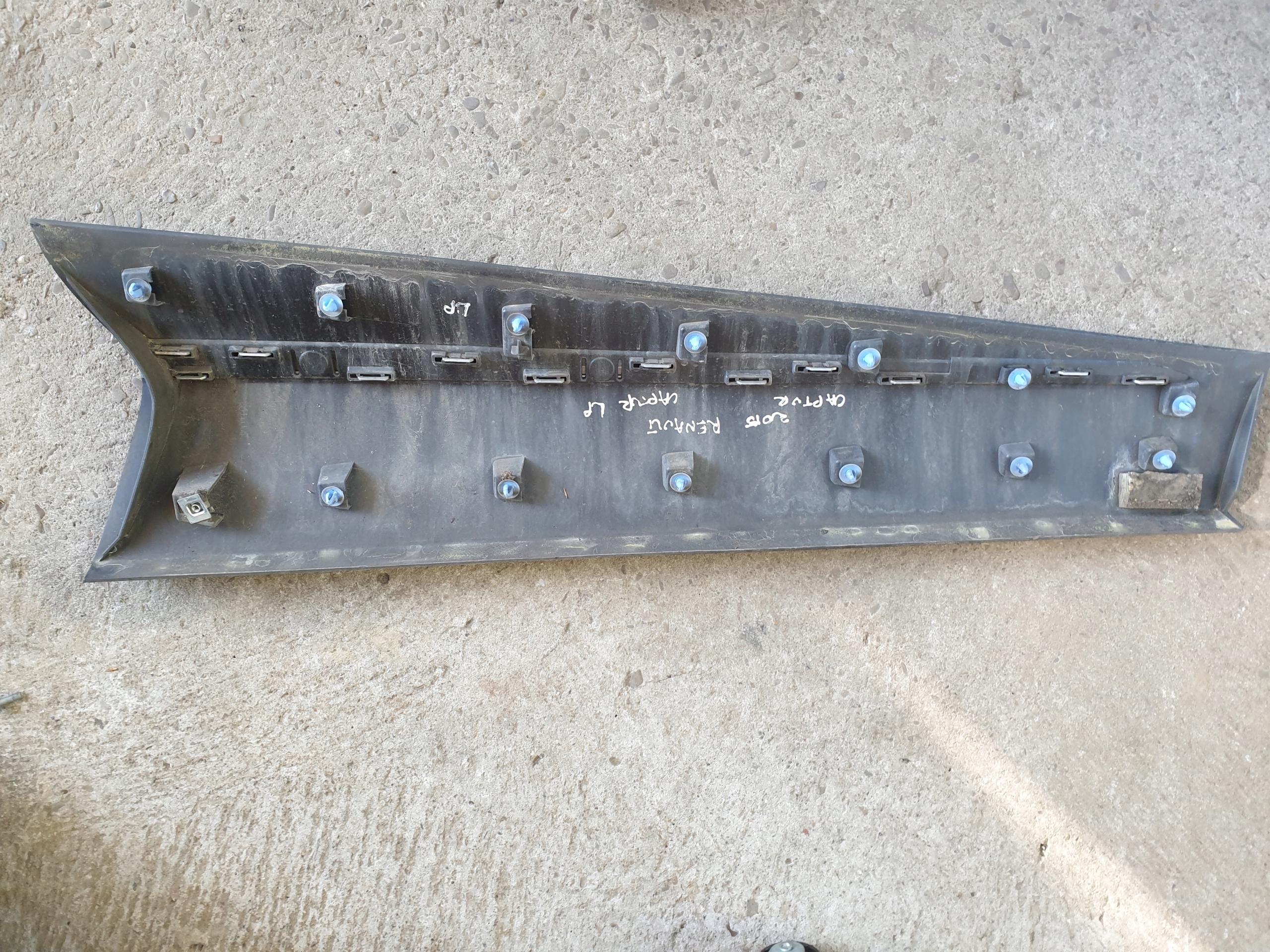 moulding for door left front RENAULT CAPTUR and 2013- 808778404R