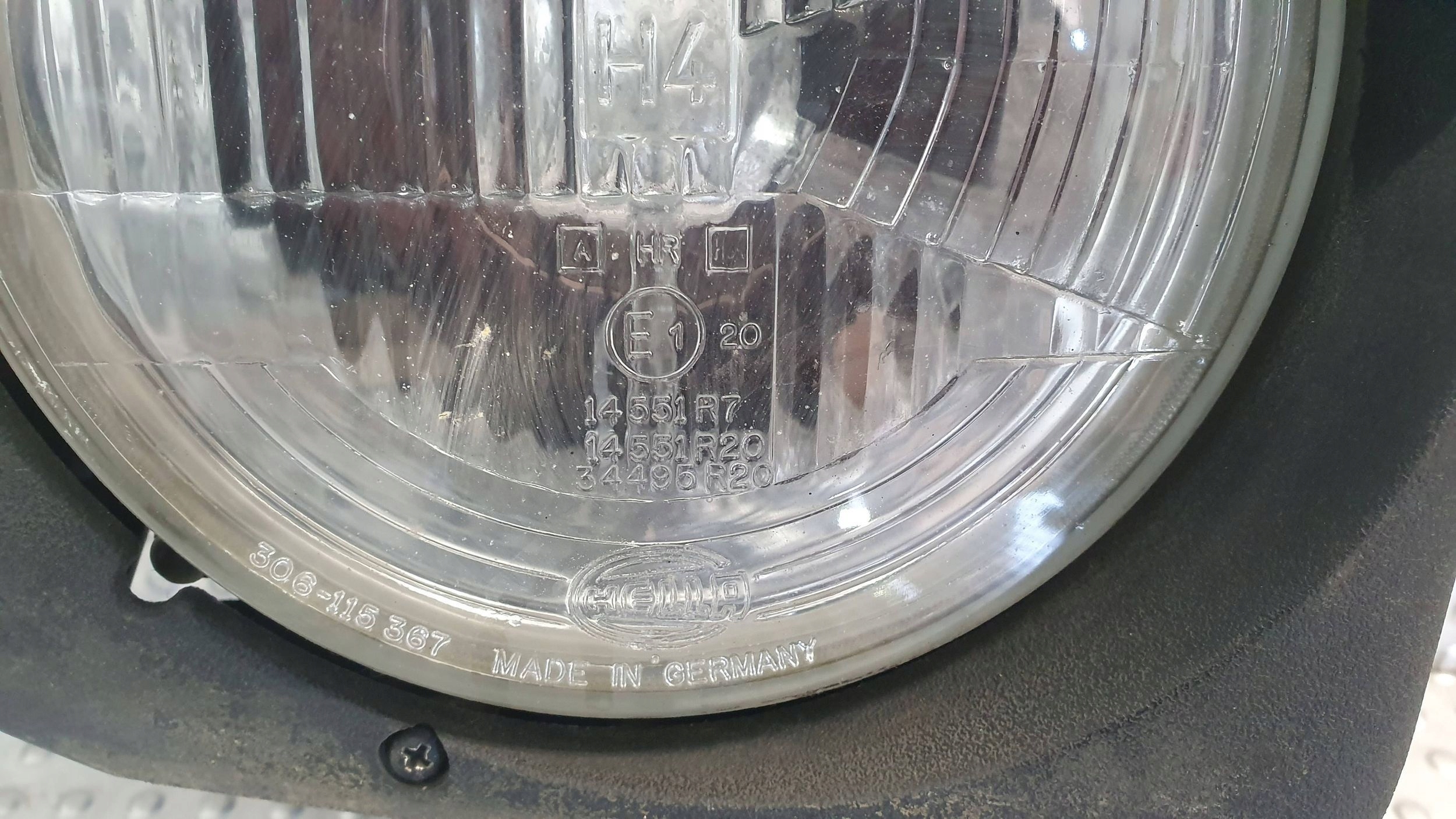light front right PORSCHE 944 82