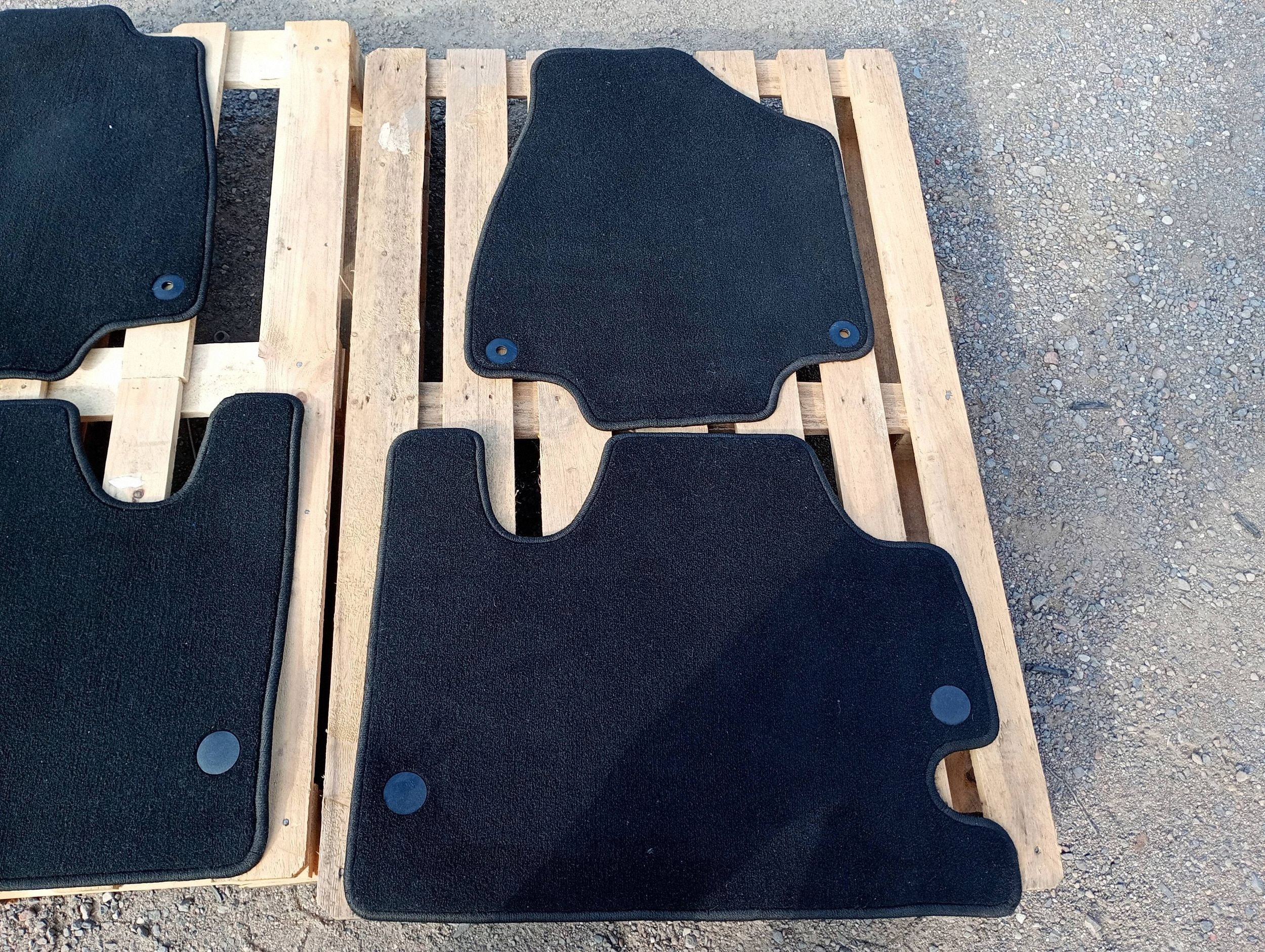 mats welurowe black, oryginalne komplet Chrysler Pacifica 2021
