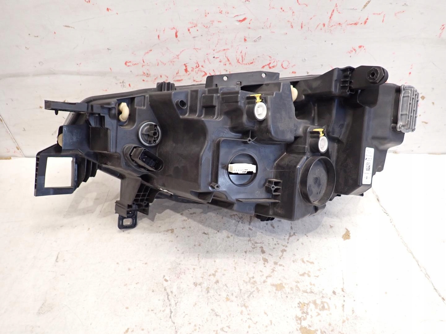 light front front right VW ID4 2020- 11B941006A