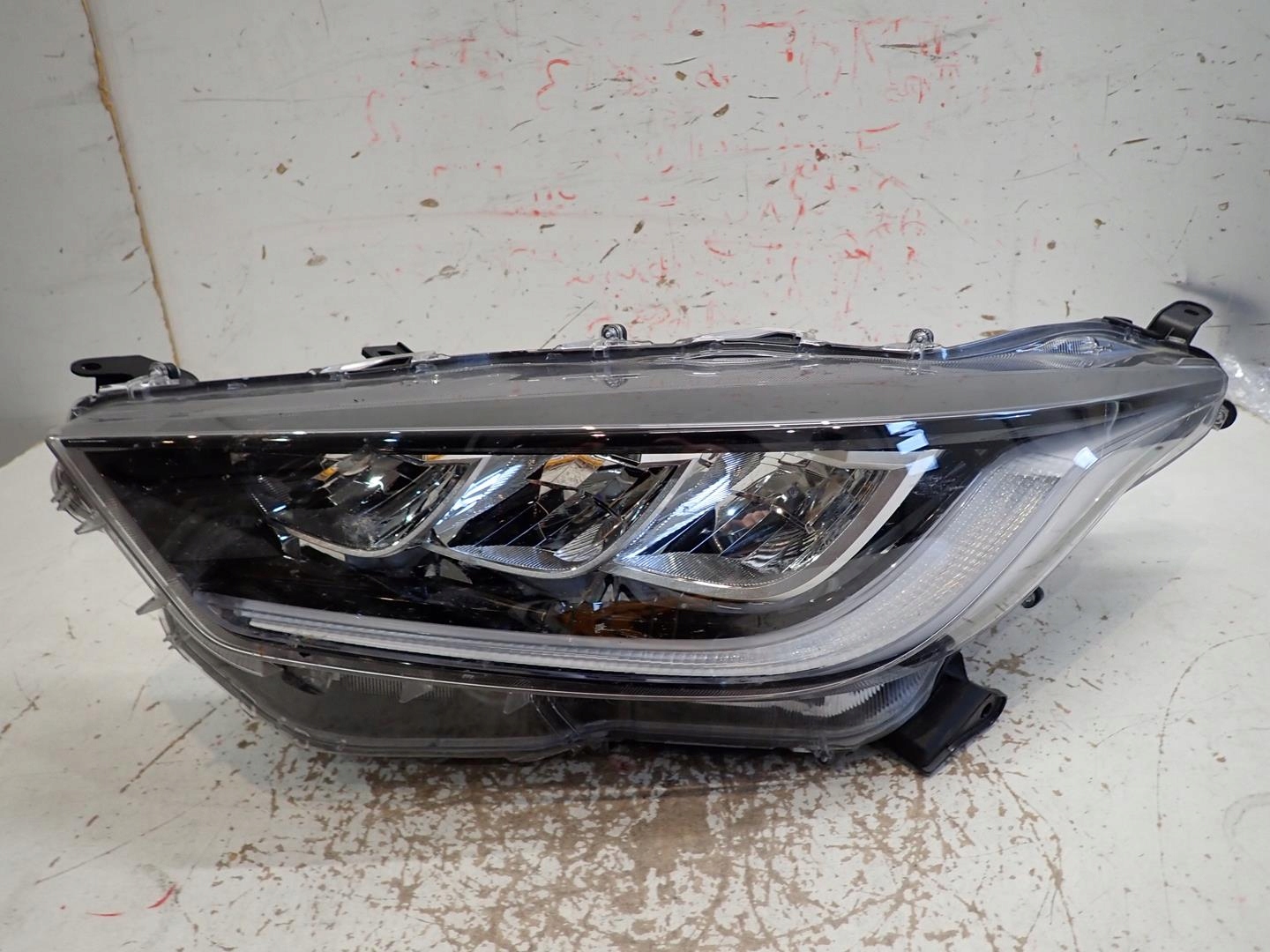 light front front left TOYOTA YARIS IV 2020- FULL LED