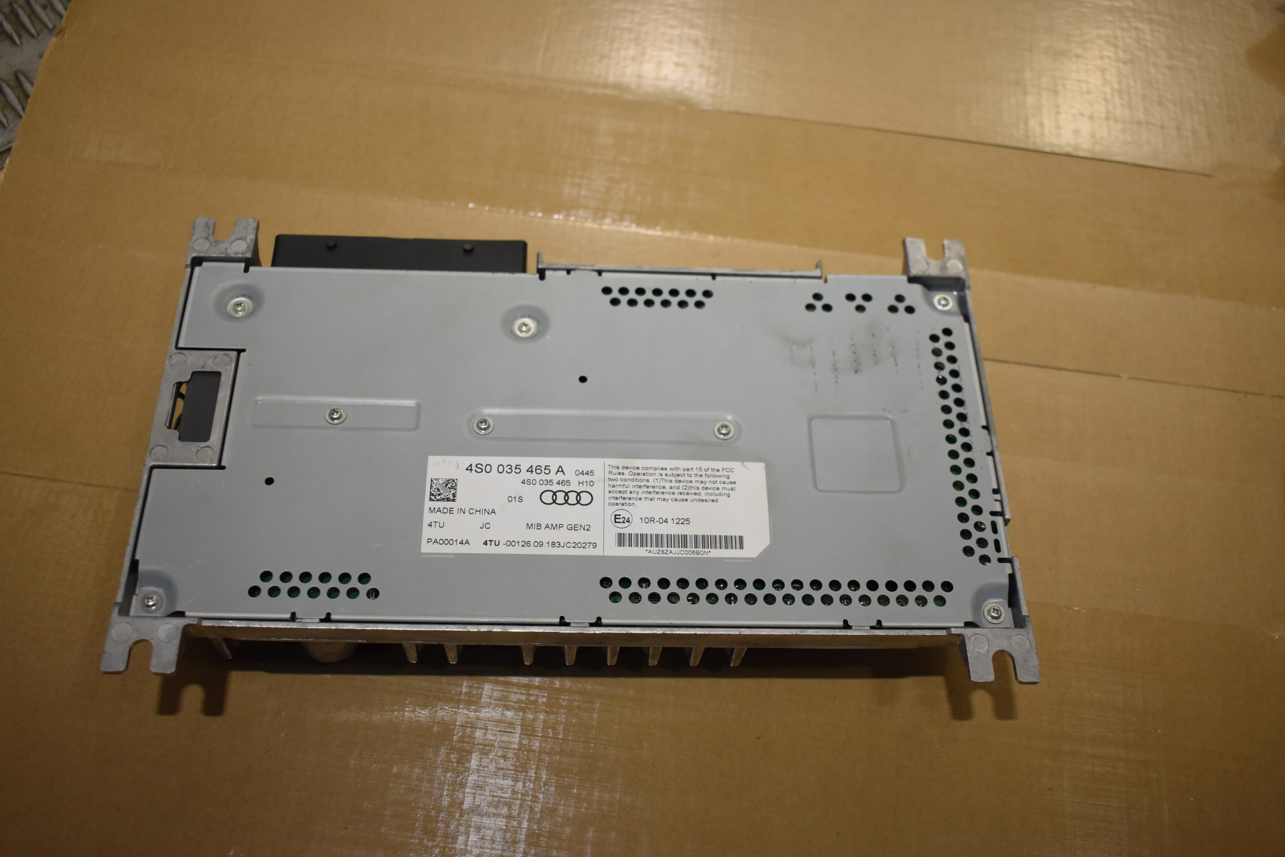 IDEALNY amplifier AUDI R8 1