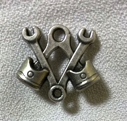 

Tłoki i klucze odznaka na pinsy przypinka ozdoba