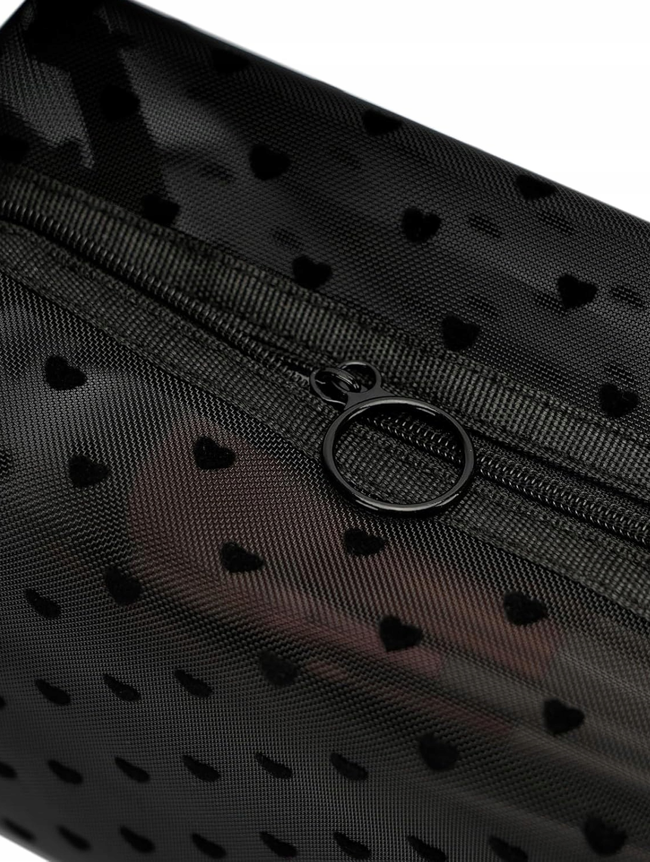 KOSMETYCZKA KUFEREK W SERDUSZKA NA ZAMEK Z PASKIEM SIATECZKOWA CZARNA Model BLACK HEART