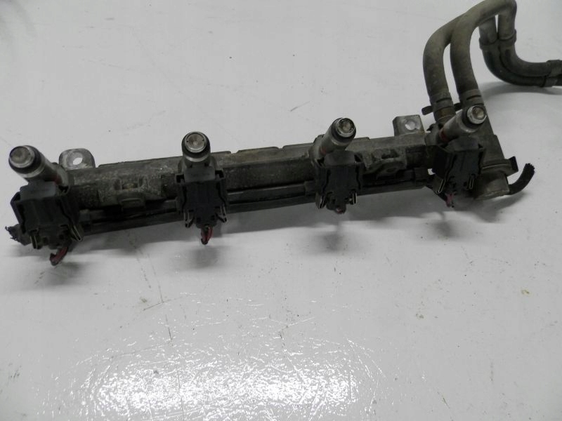 GOLF 4 MK4 LISTWA WTRYSKOWA 036133319 Producent części Inny