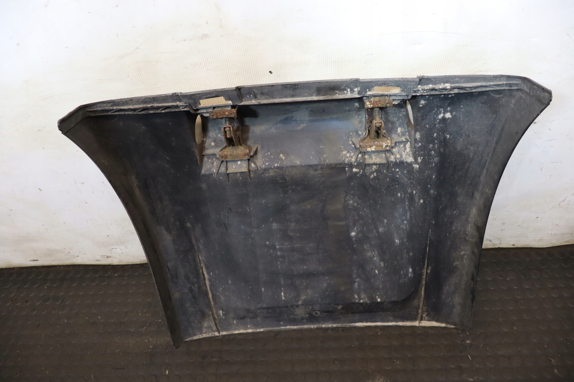 CHLAPACZ NADKOLA PRAWY TYŁ DAF XF 106 LIFT 480 FT Stan opakowania zastępcze