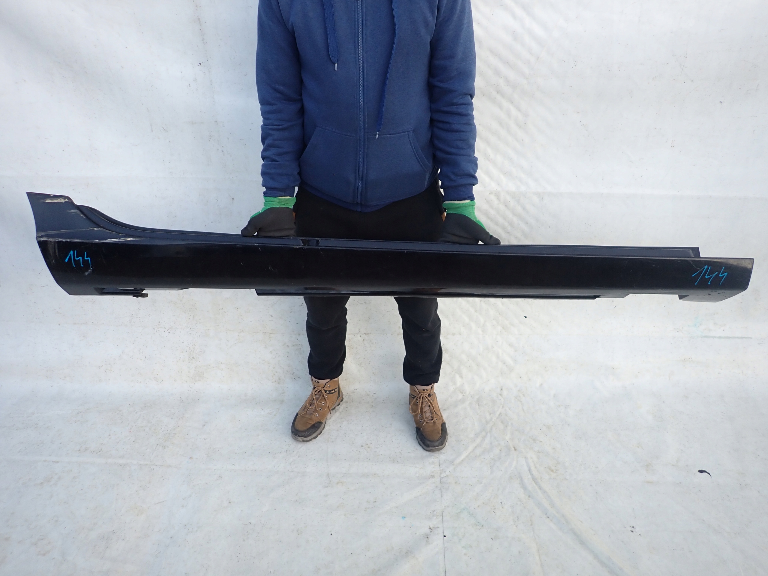 VOLVO V40 12-> threshold right moulding threshold right