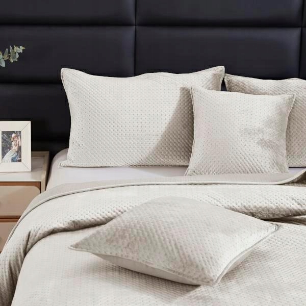 Velurový přehoz 200x220 Maya béžová světlá geometrická křížková barva