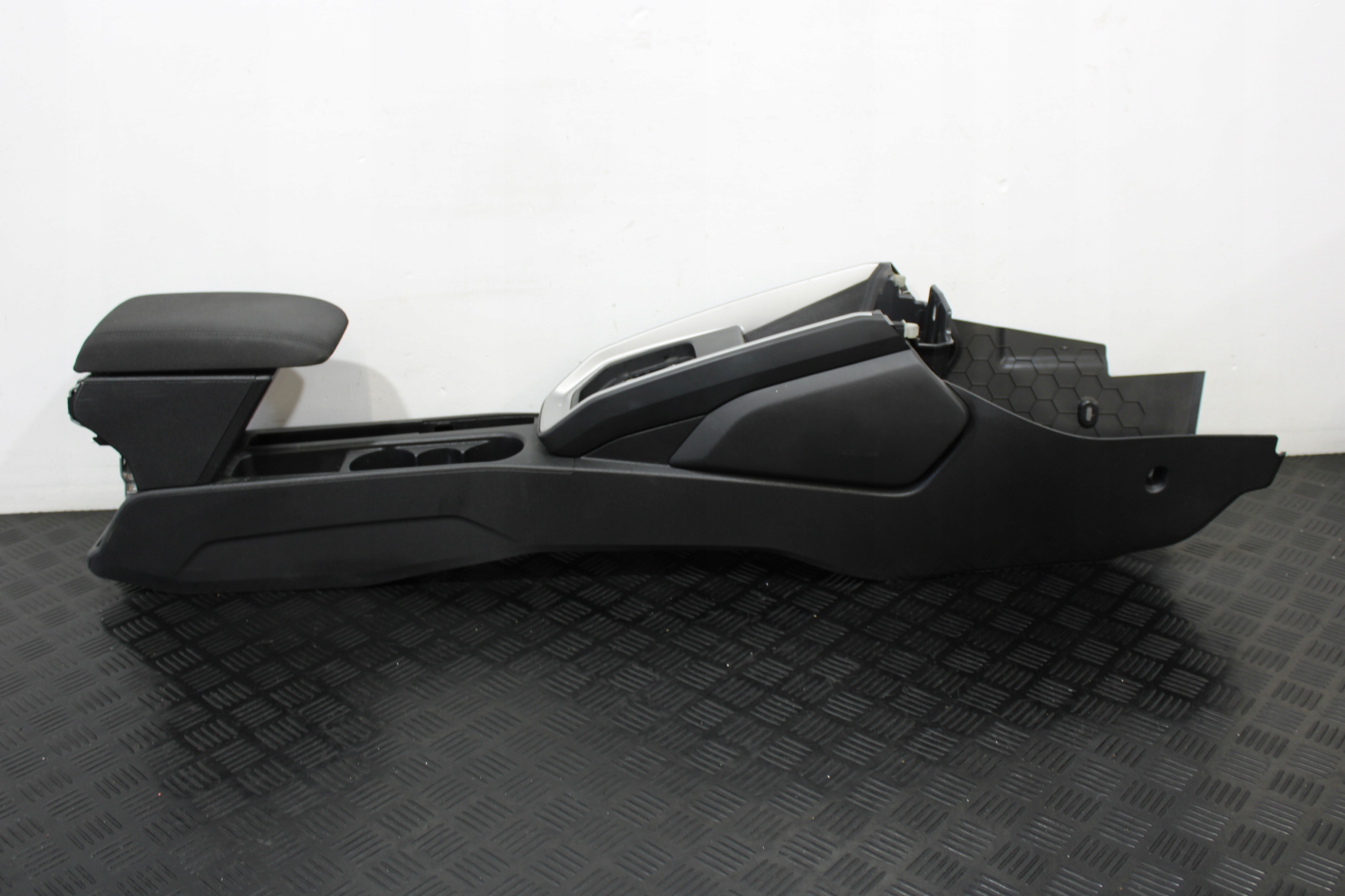 TUNEL central armrest AUDI A1 II 82A
