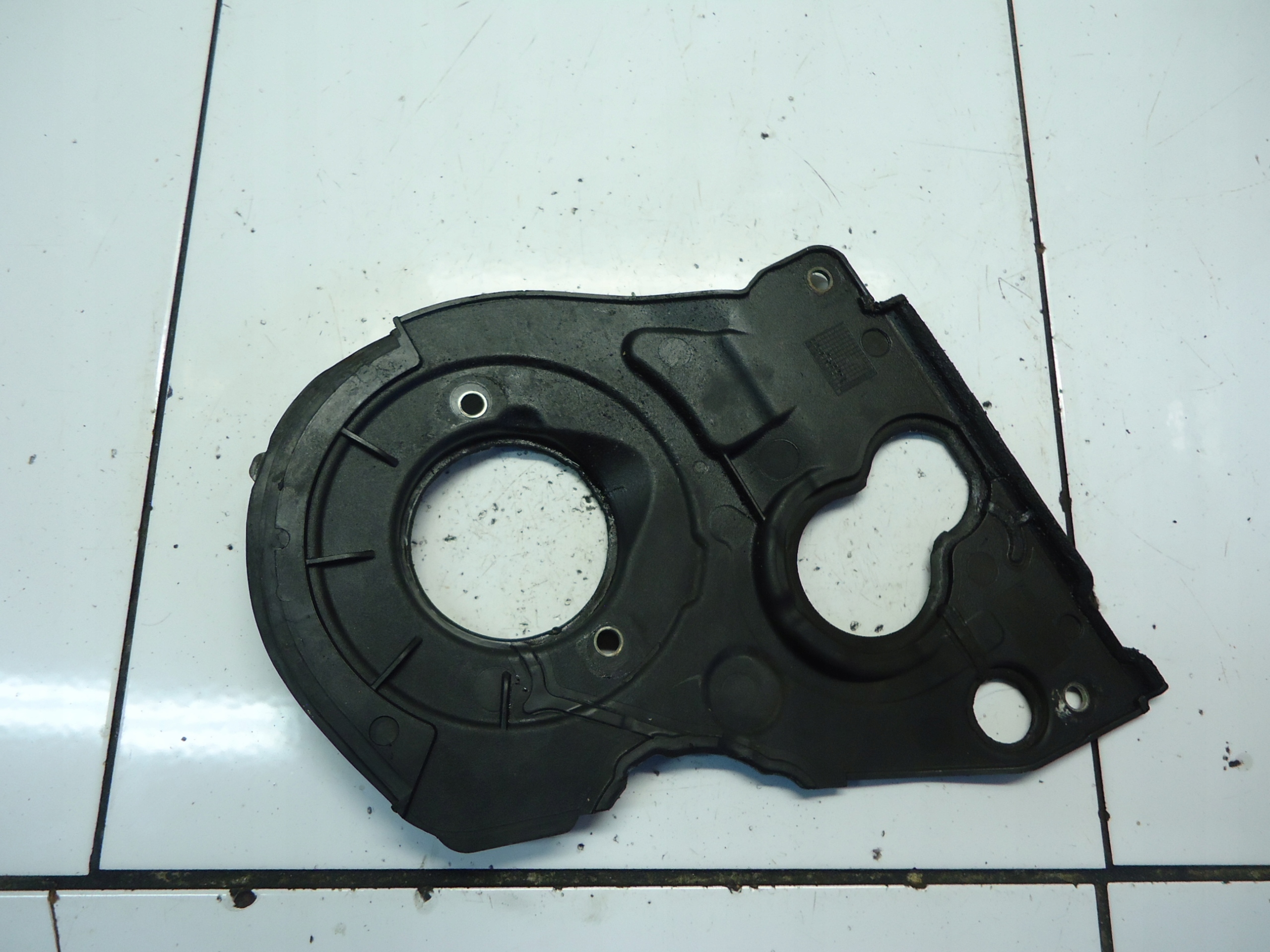 AUDI A4 B7 2.0 TFSI couvercle carter distribution 06D109145D