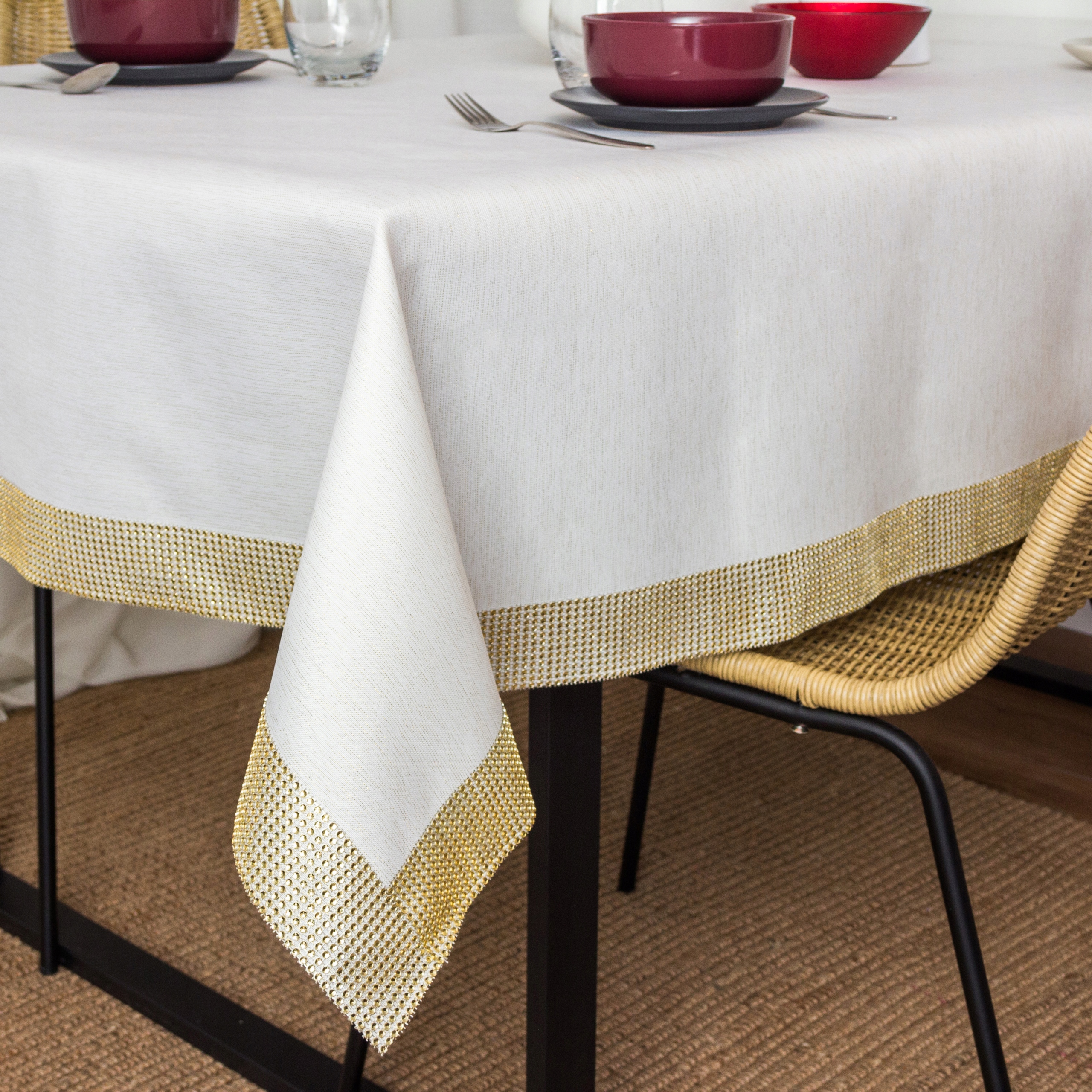 Obrus plamoodporny GLAMOUR ECRU ZE ZŁOTYMI cyrkoniami CEKINAMI 150x300 Typ obrus