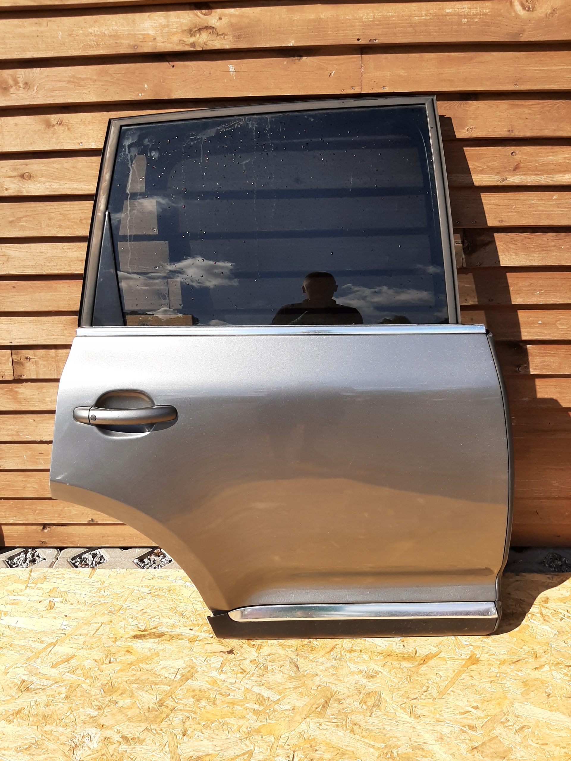 VW TOUAREGl ДВЕРІ ЗАДНЄ ЗАД. ПРАВЕ Ld7u